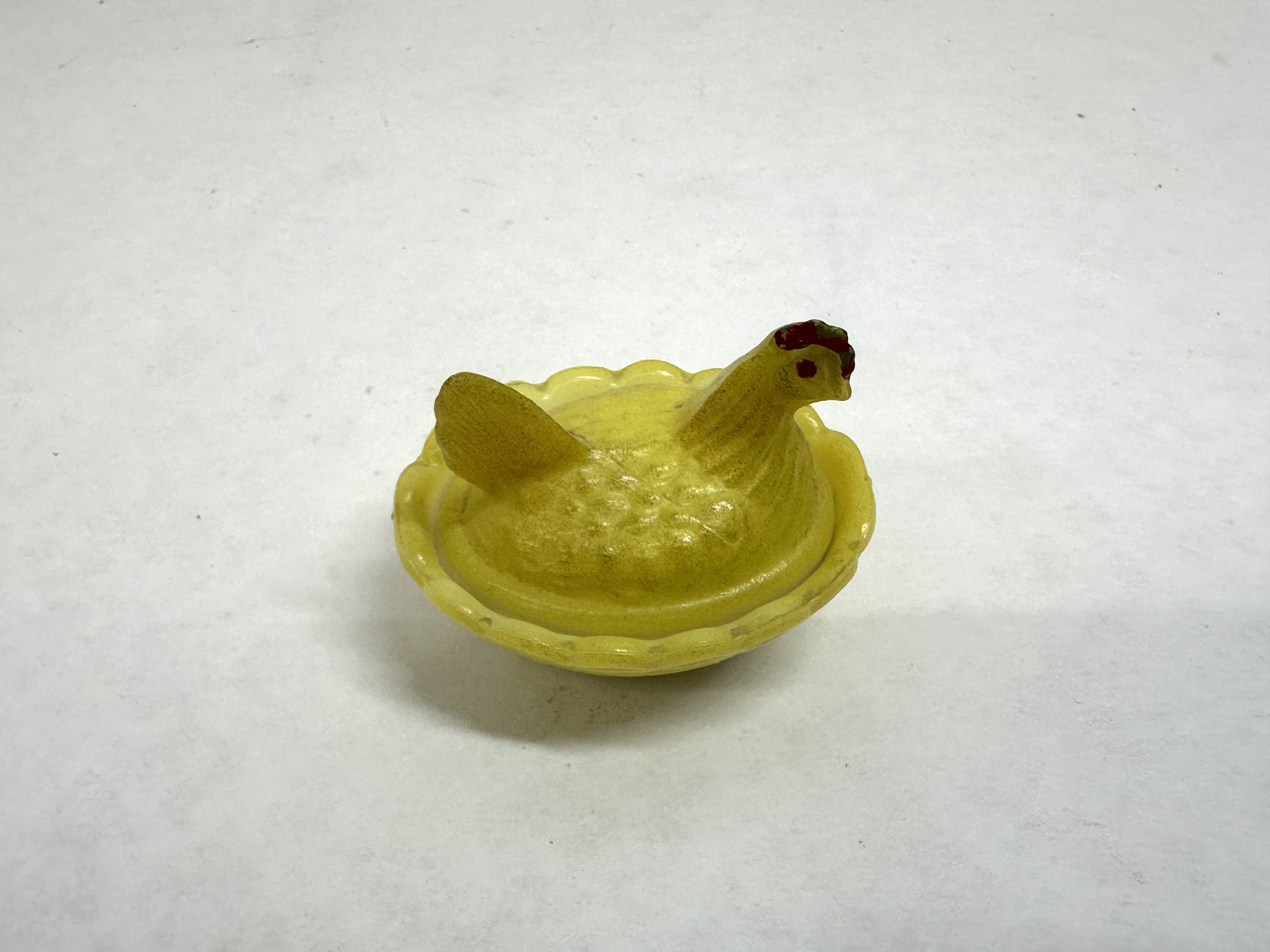 MINI WESTMORELAND YELLOW HEN ON NEST