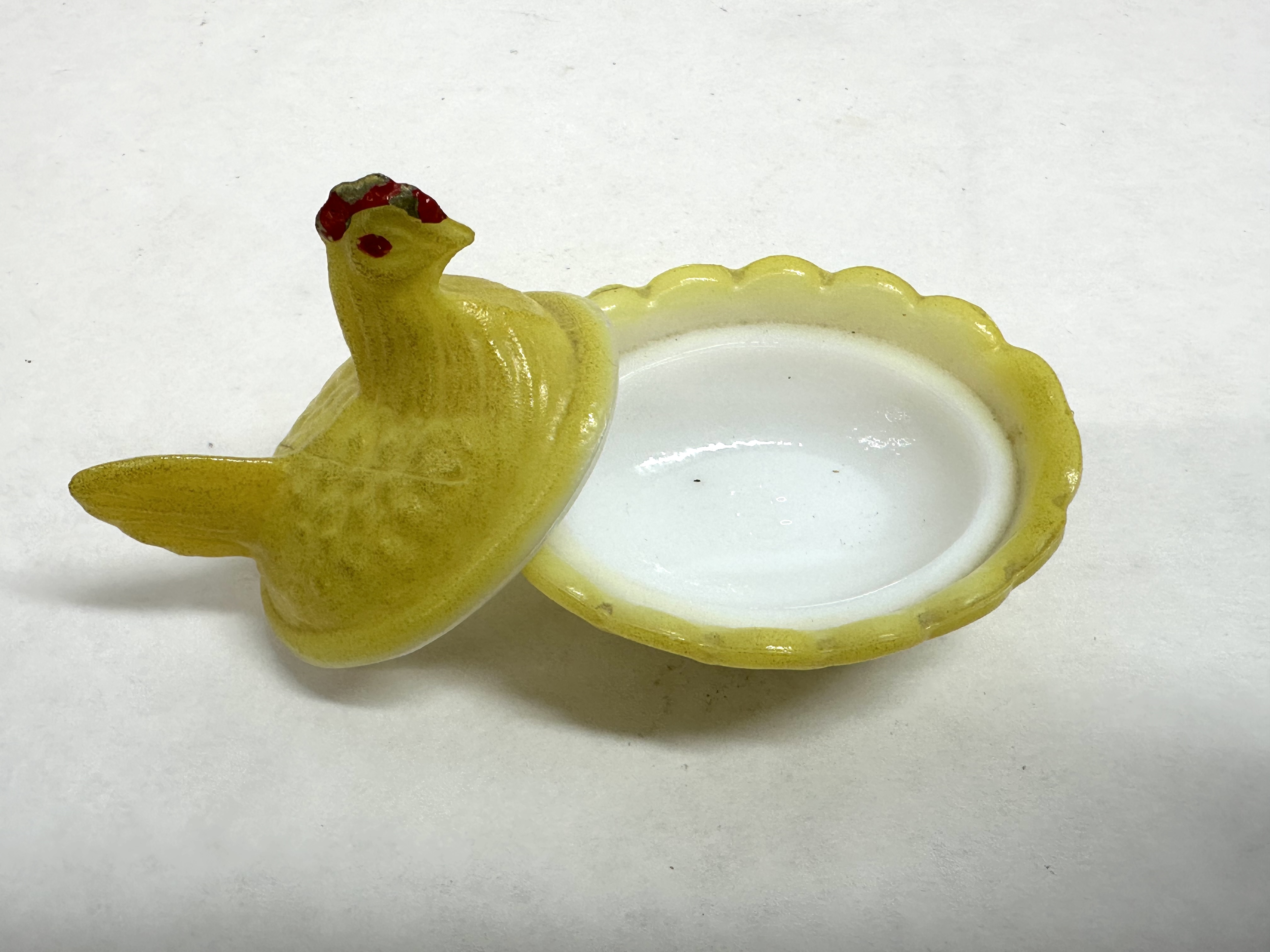 MINI WESTMORELAND YELLOW HEN ON NEST