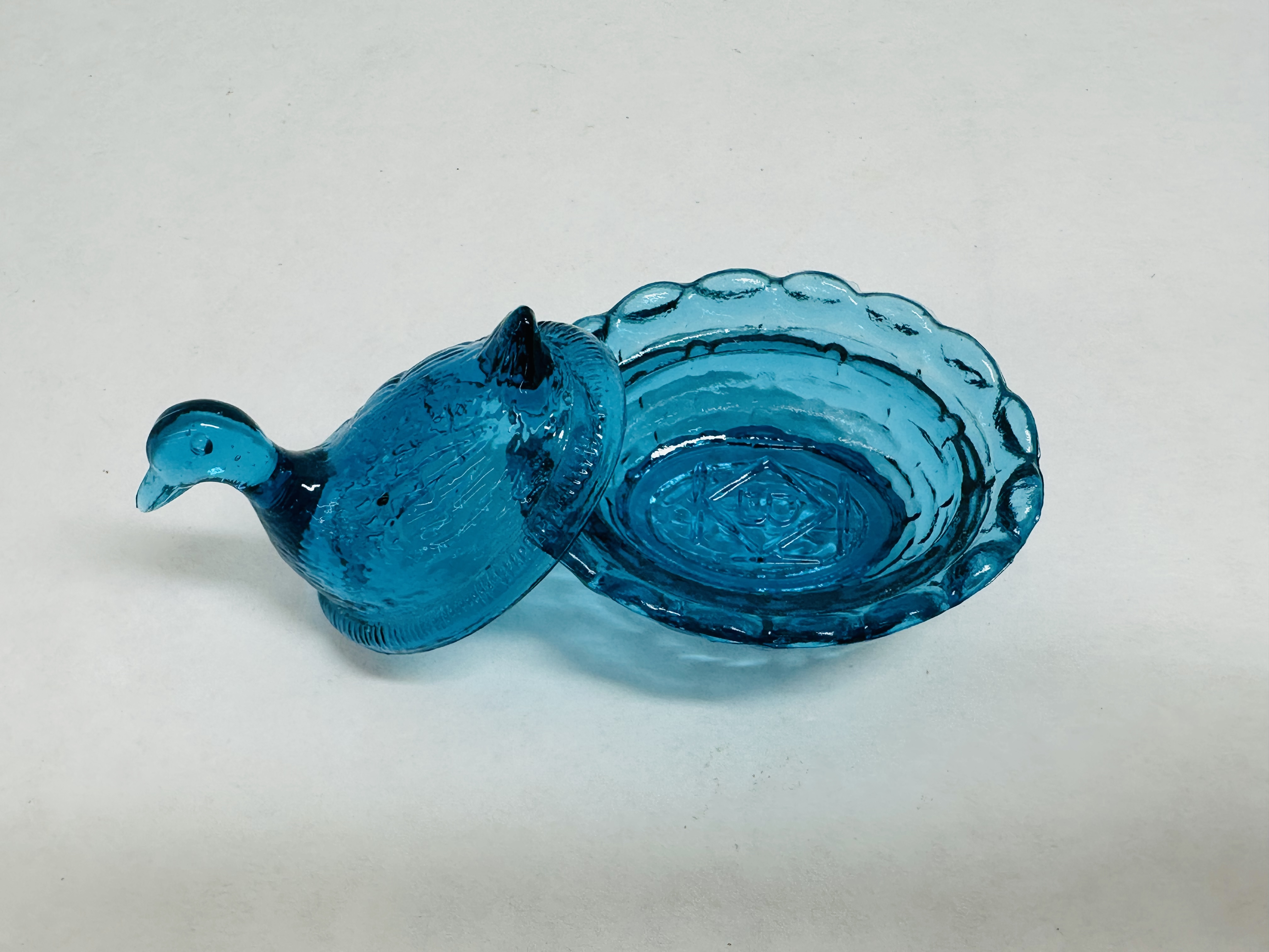 BOYD TEAL GLASS DUCK ON NEST