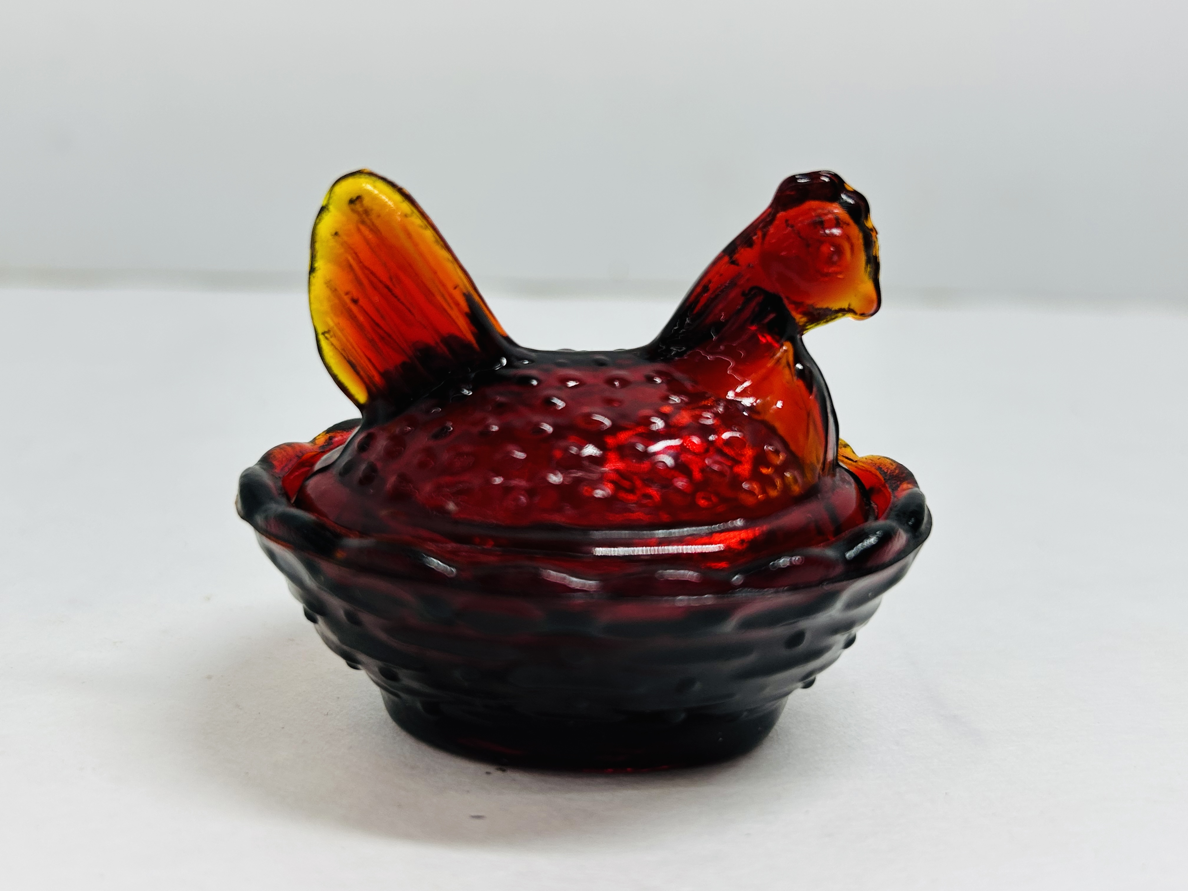 ROSES CLOSET AMBERINA MINIATURE HEN ON NEST