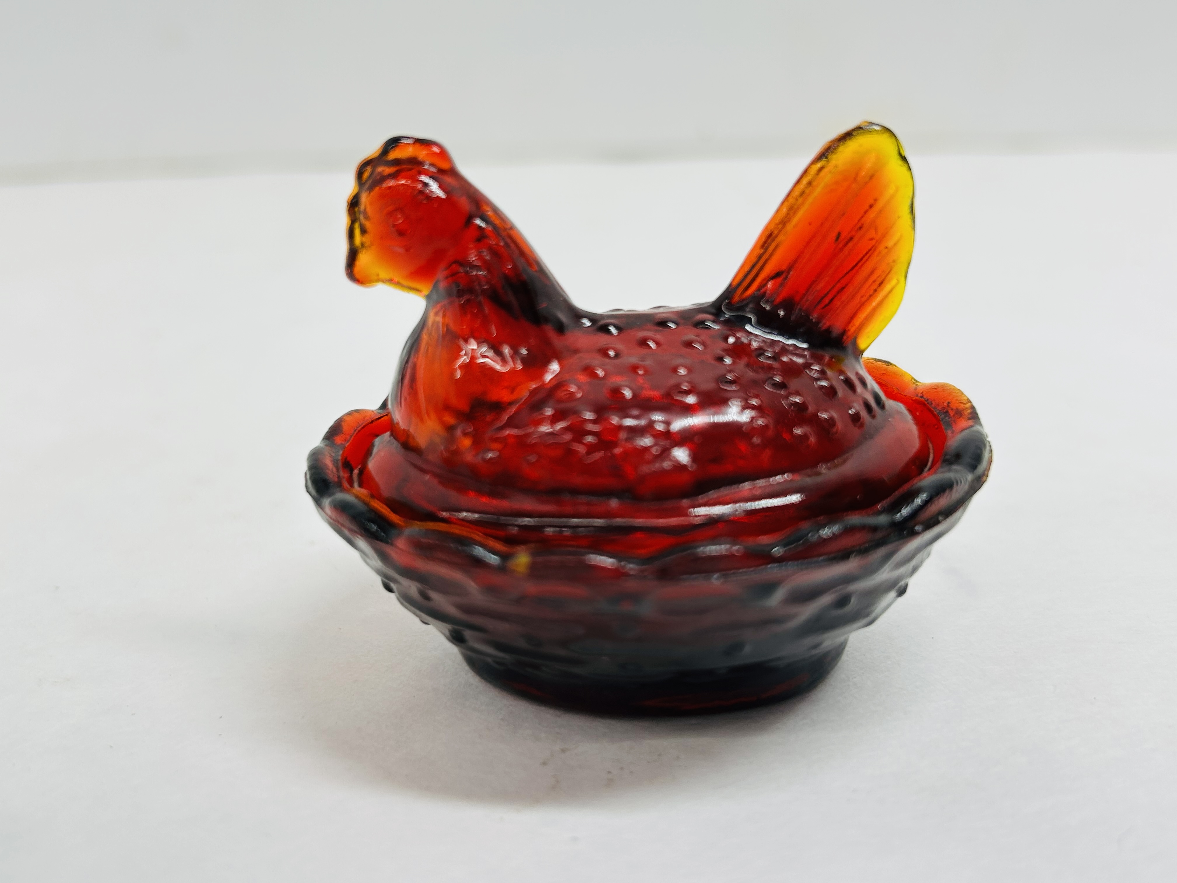 ROSES CLOSET AMBERINA MINIATURE HEN ON NEST