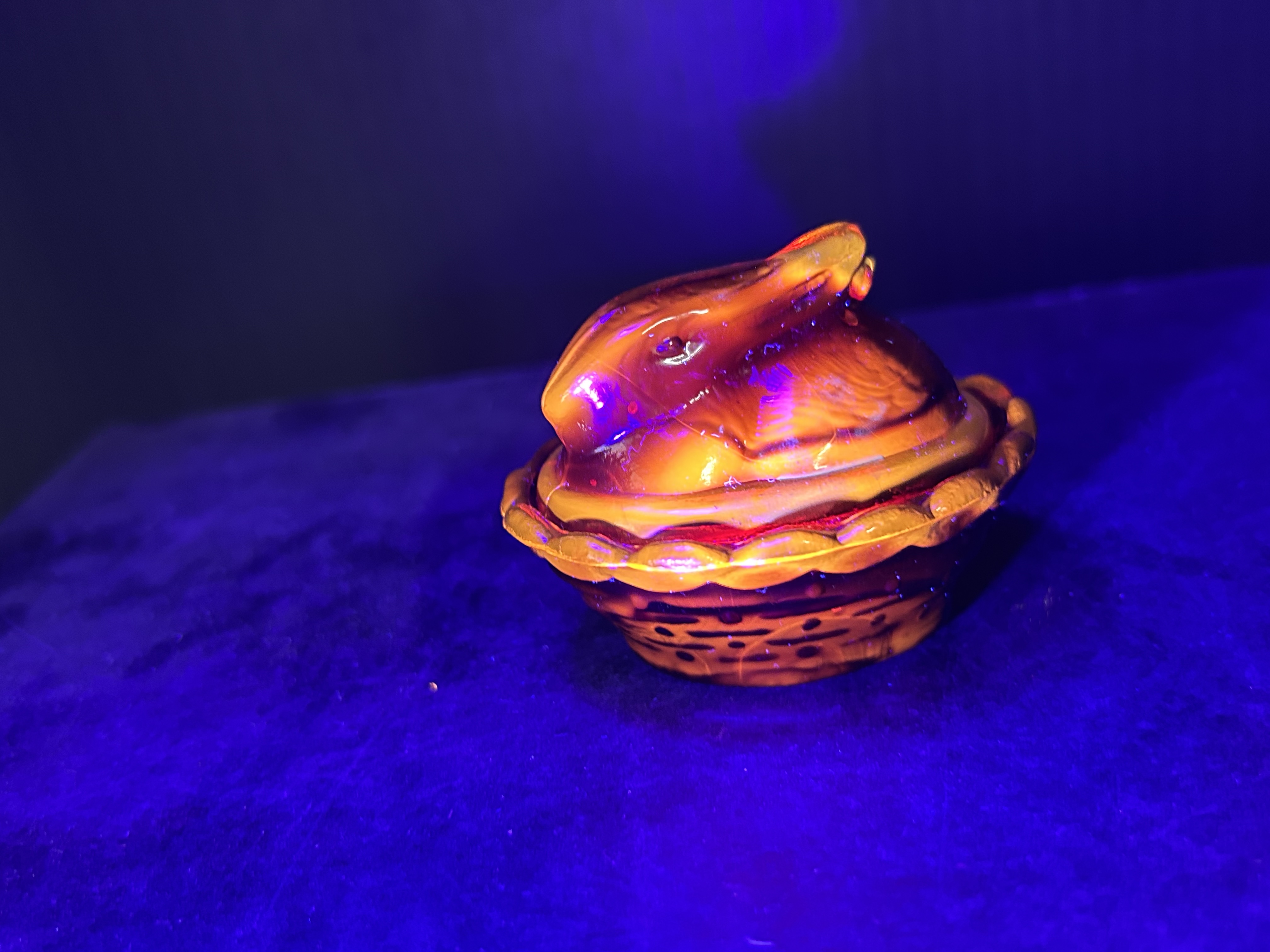 ROSES CLOSET AMBERINA GLASS RABBIT