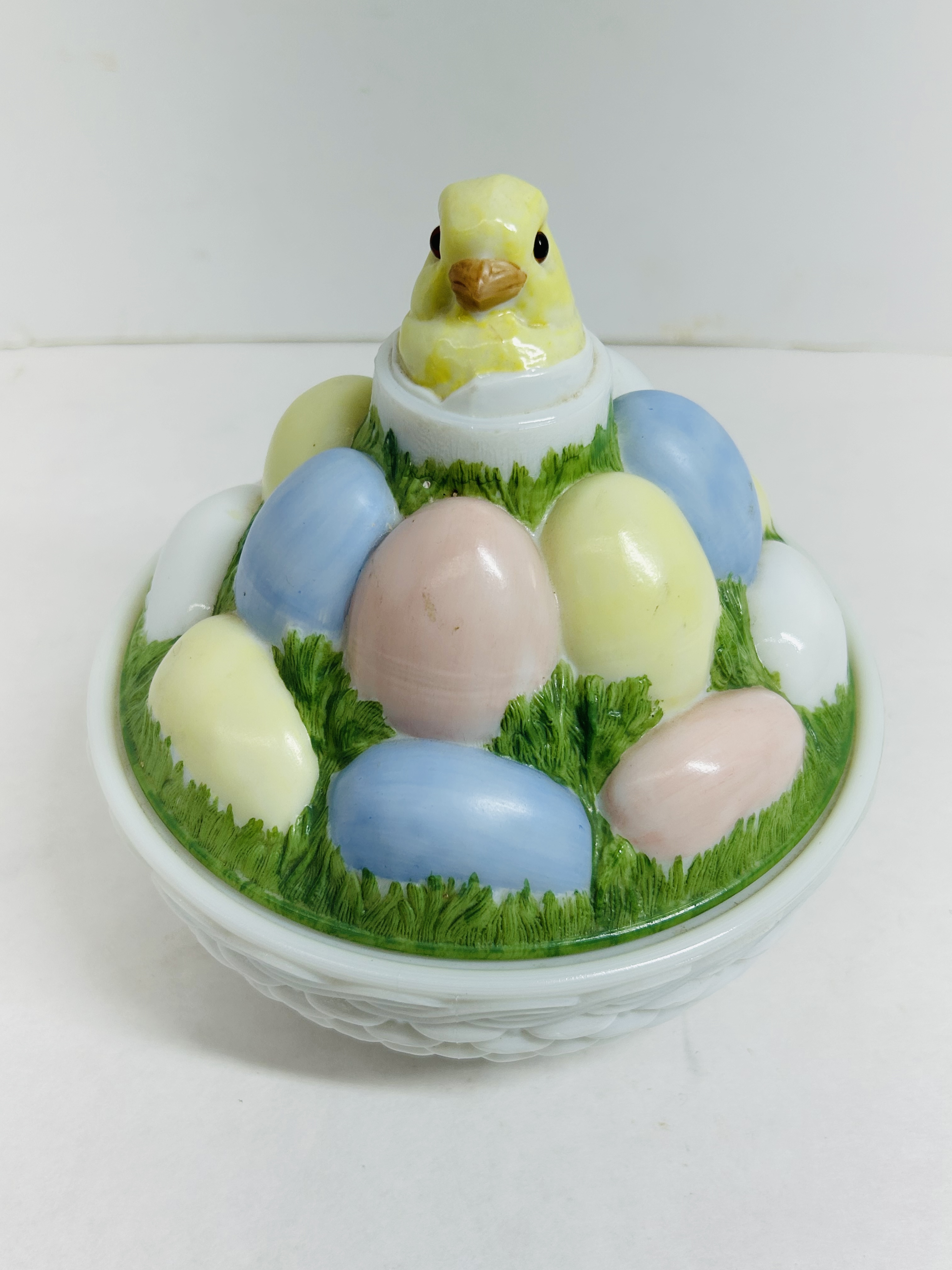 WESTMORELAND EASTER MILK GLASS BASKET, 1960S