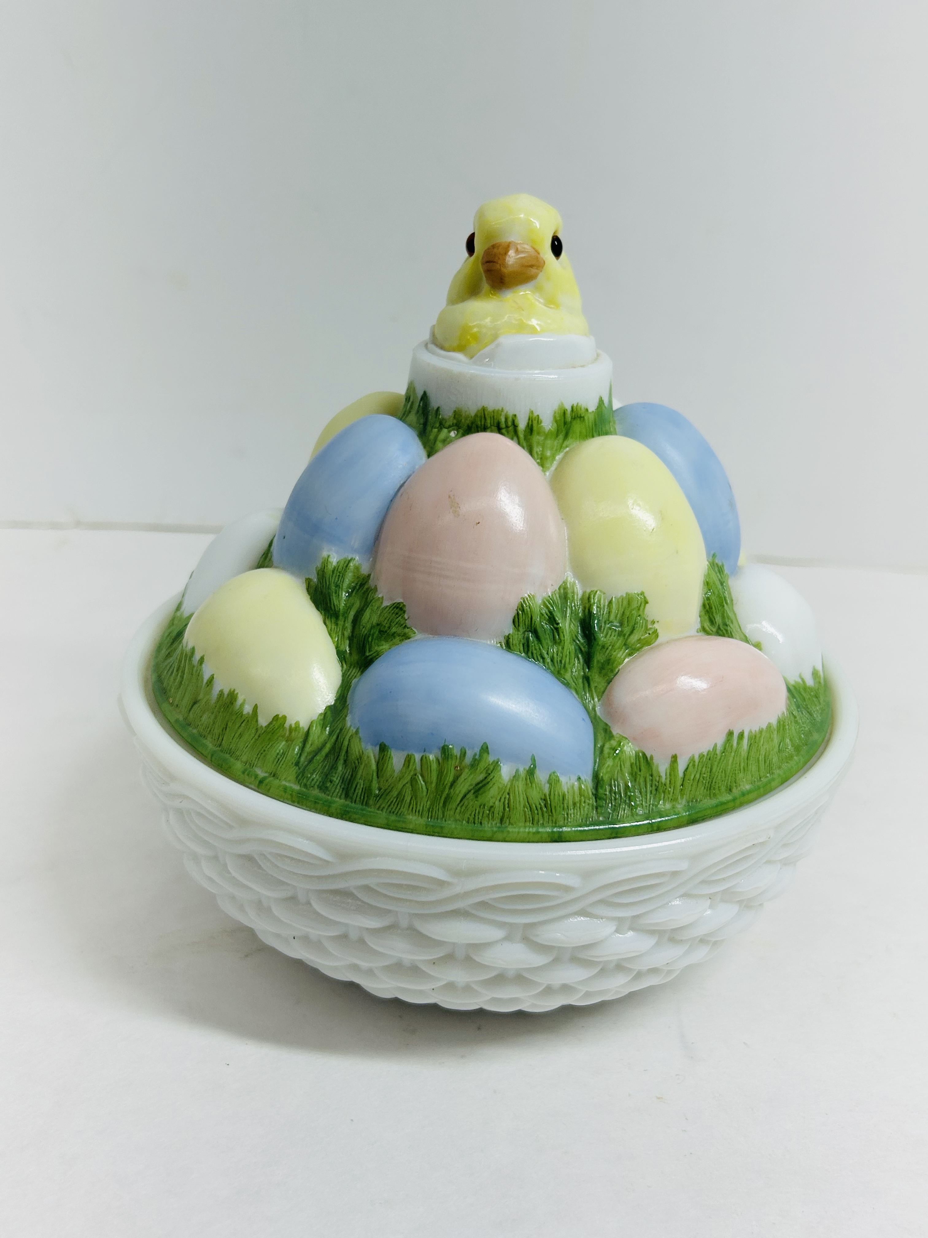 WESTMORELAND EASTER MILK GLASS BASKET, 1960S