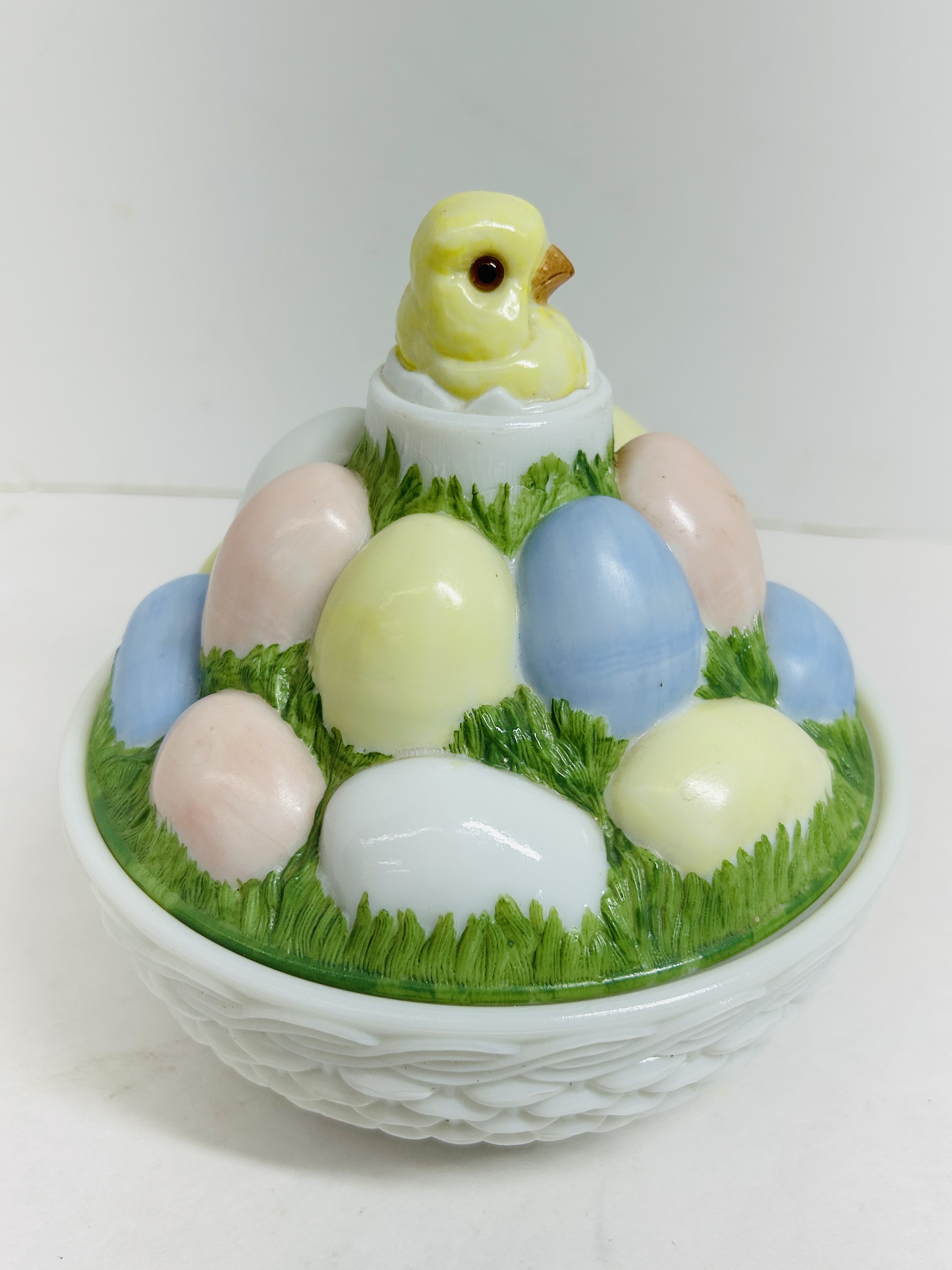 WESTMORELAND EASTER MILK GLASS BASKET, 1960S