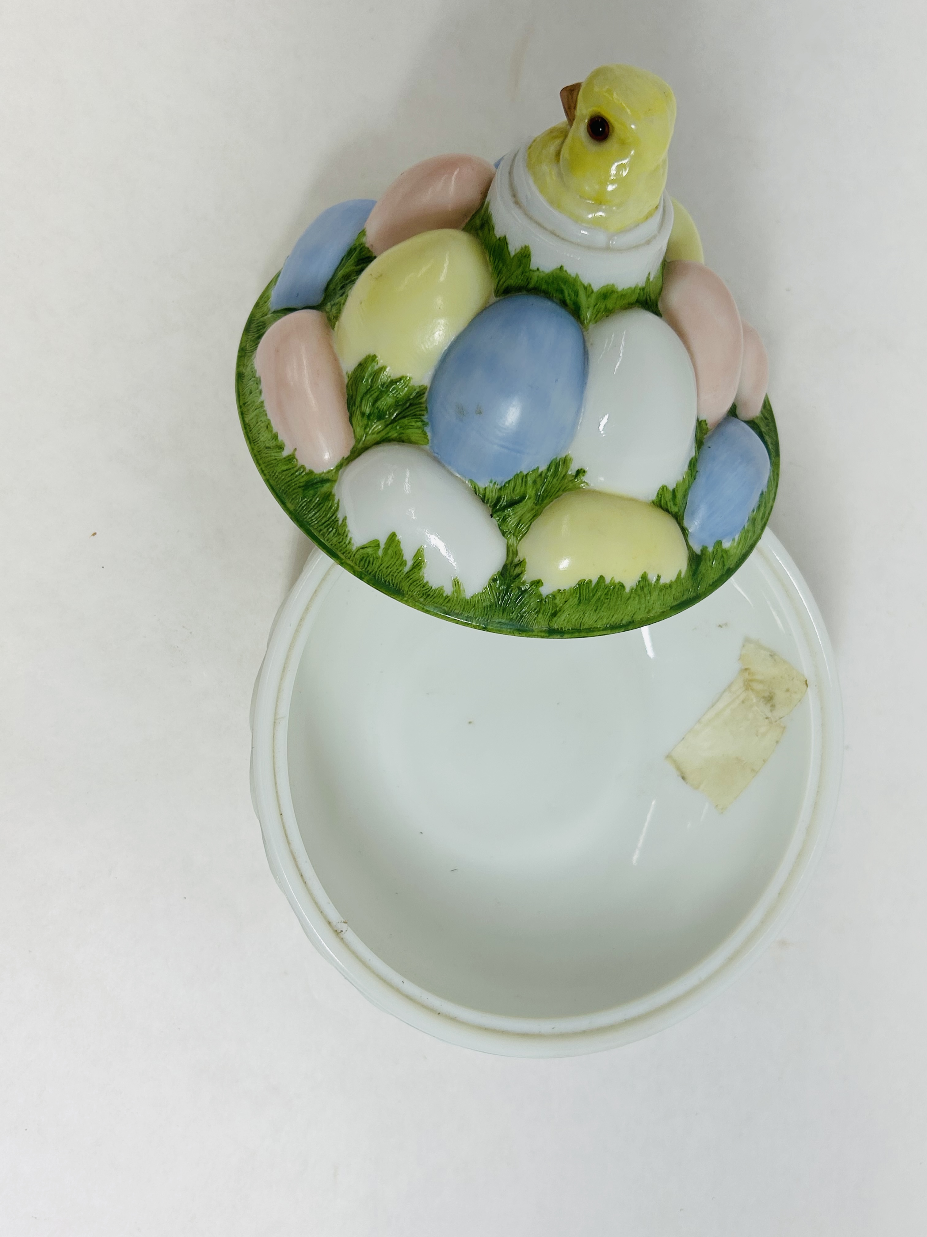 WESTMORELAND EASTER MILK GLASS BASKET, 1960S