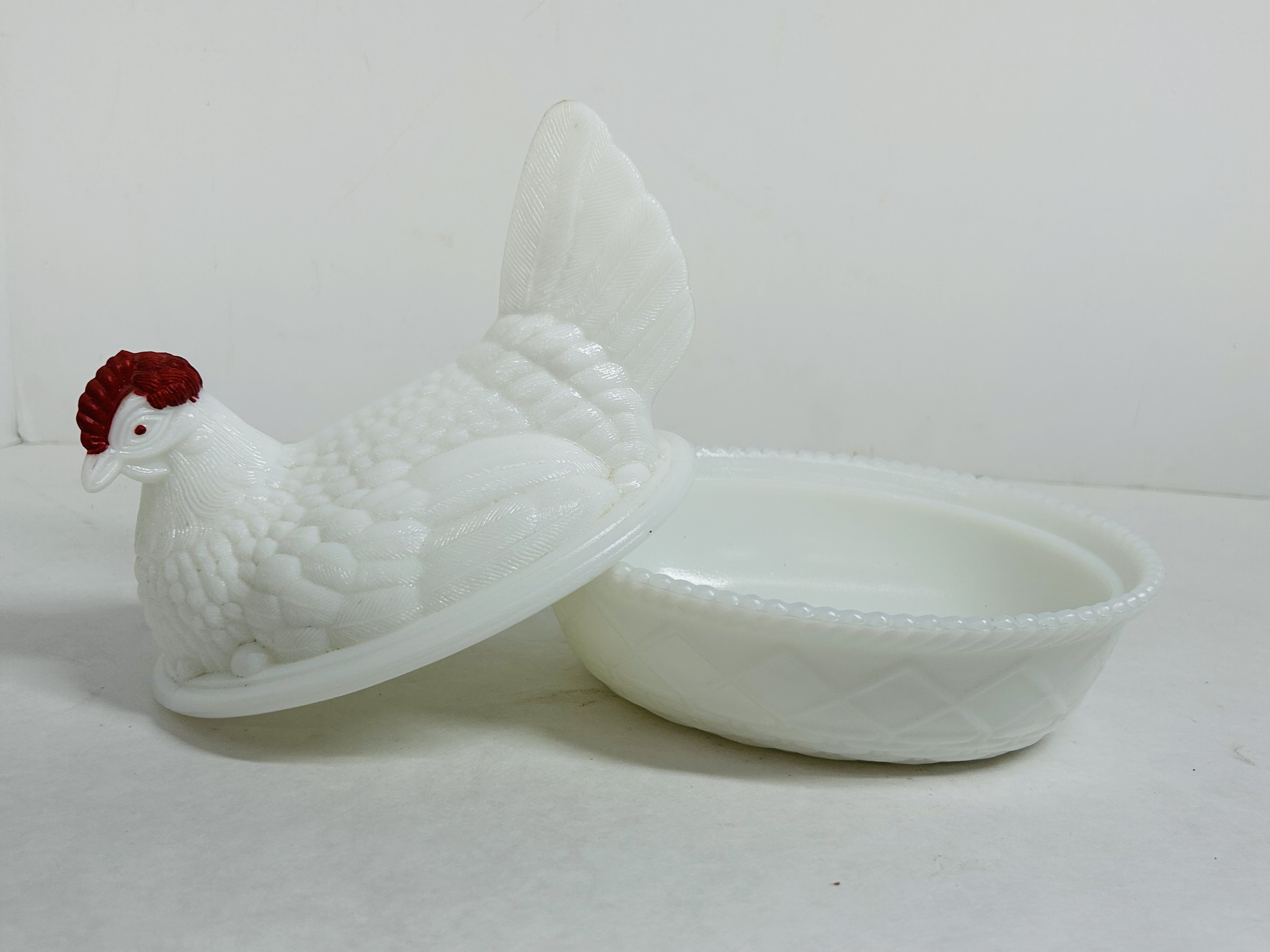 WESTMORELAND MILK GLASS HEN ON NEST, MID-CENTURY