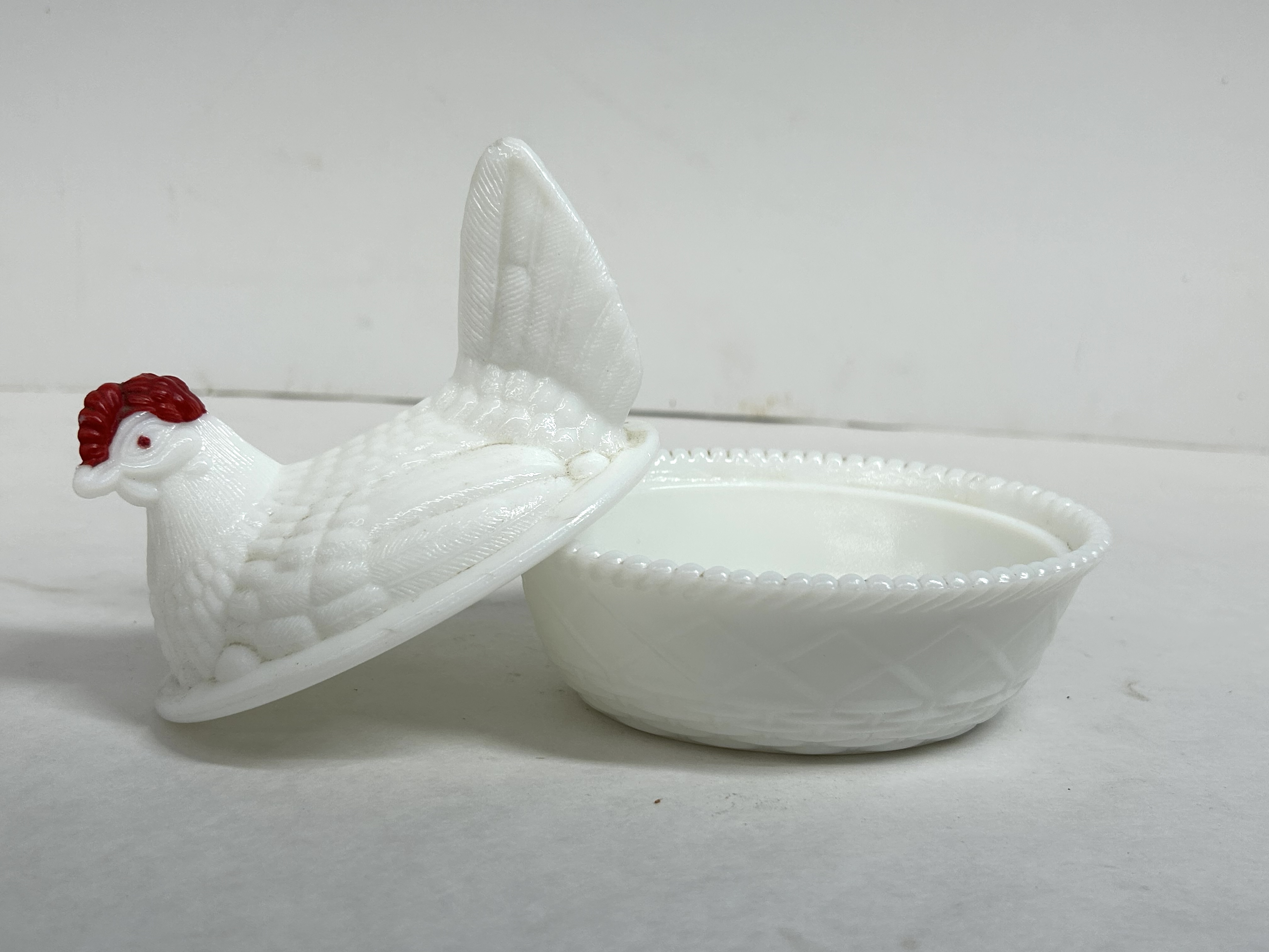 WESTMORELAND MILK GLASS HEN ON NEST