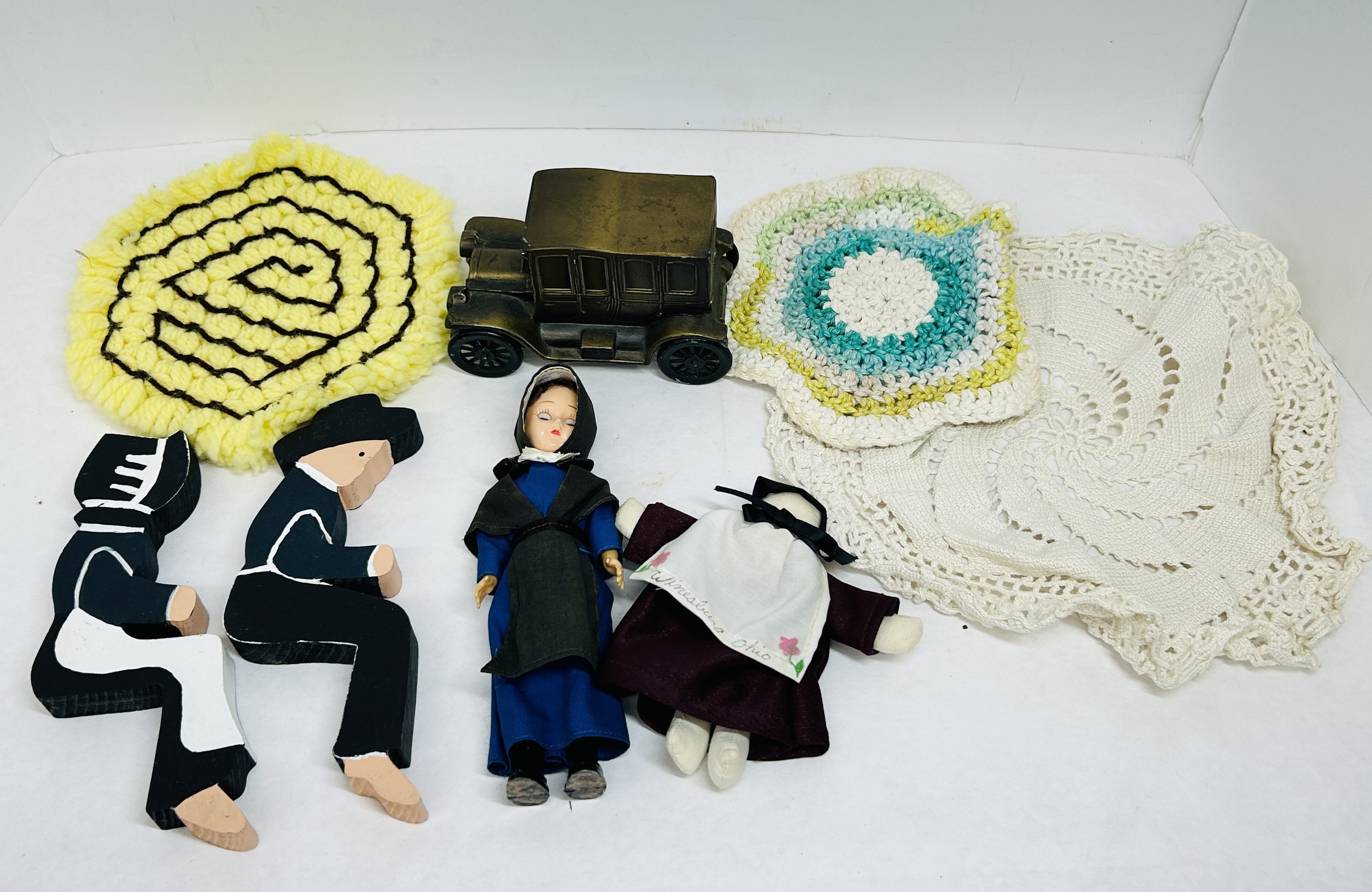 AMISH SOUVENIRS AND METAL BANK