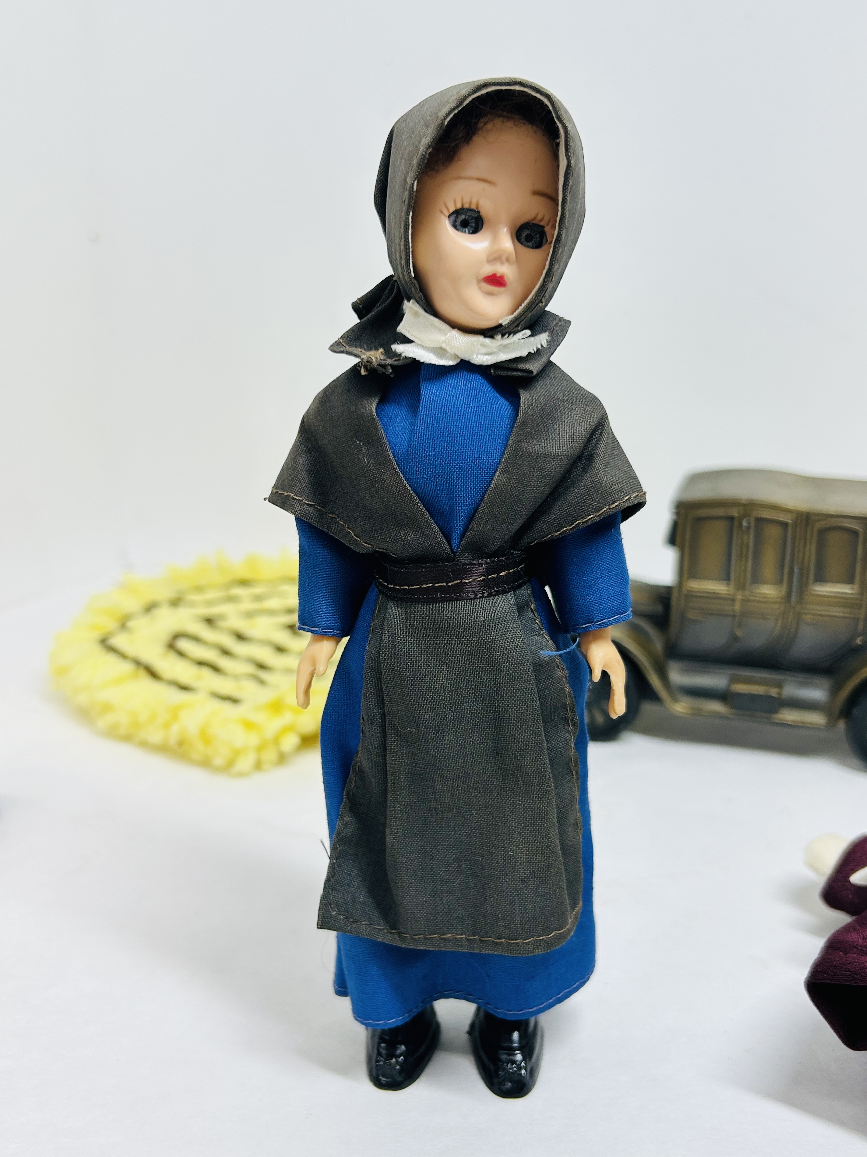 AMISH SOUVENIRS AND METAL BANK
