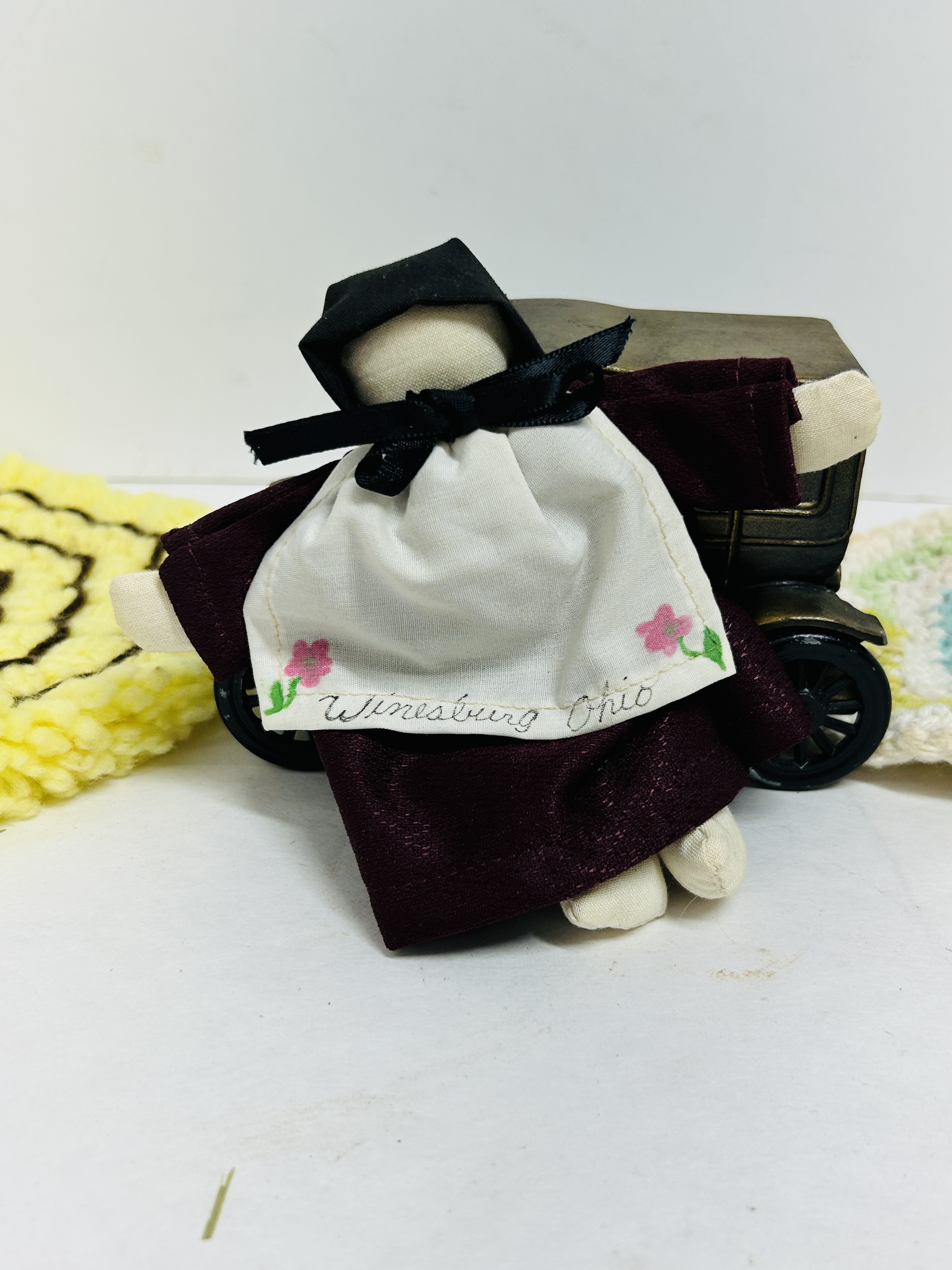 AMISH SOUVENIRS AND METAL BANK