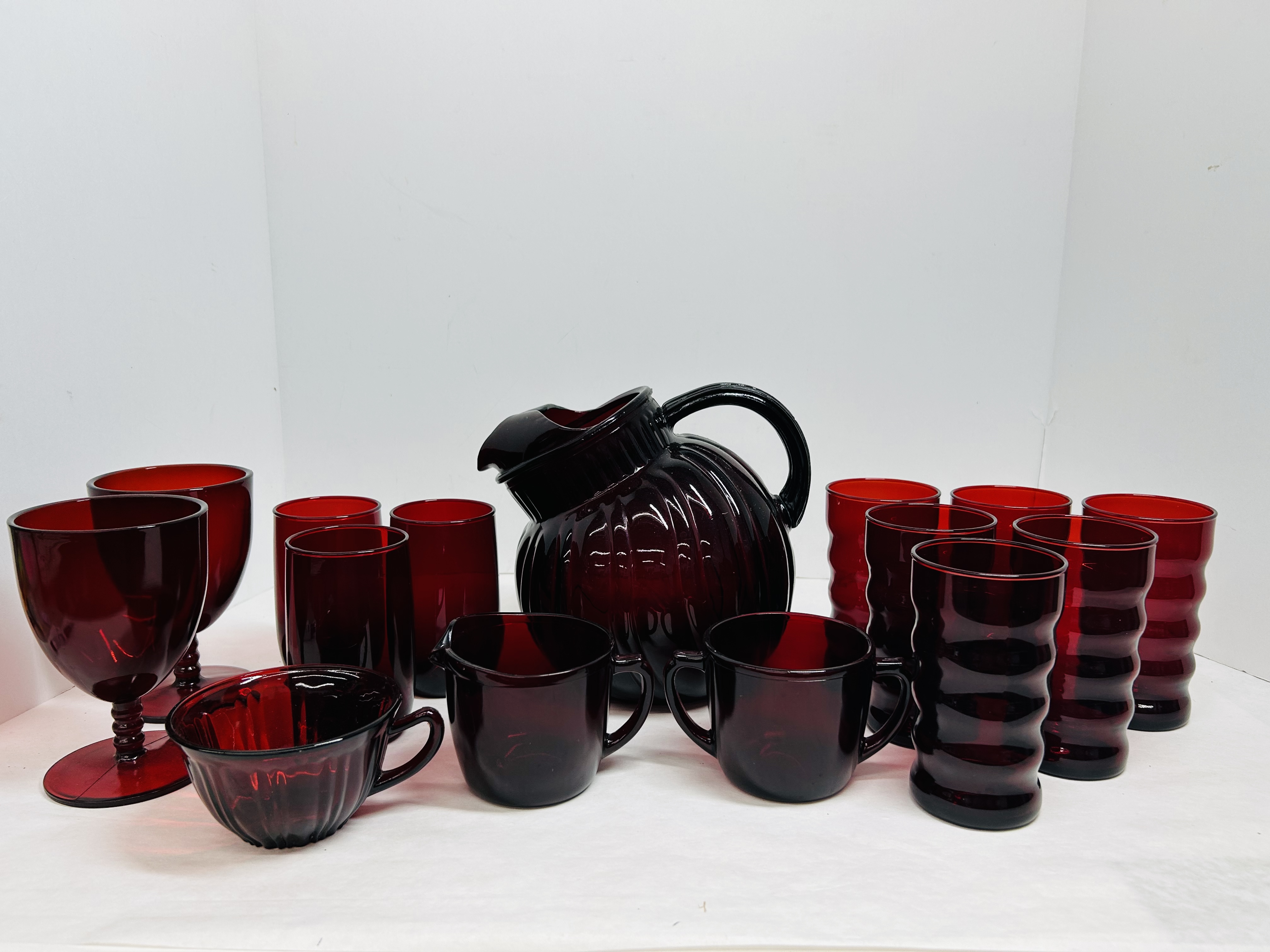 ANCHOR HOCKING ROYAL RUBY GLASS SERVICE, MID-20TH CENTURY