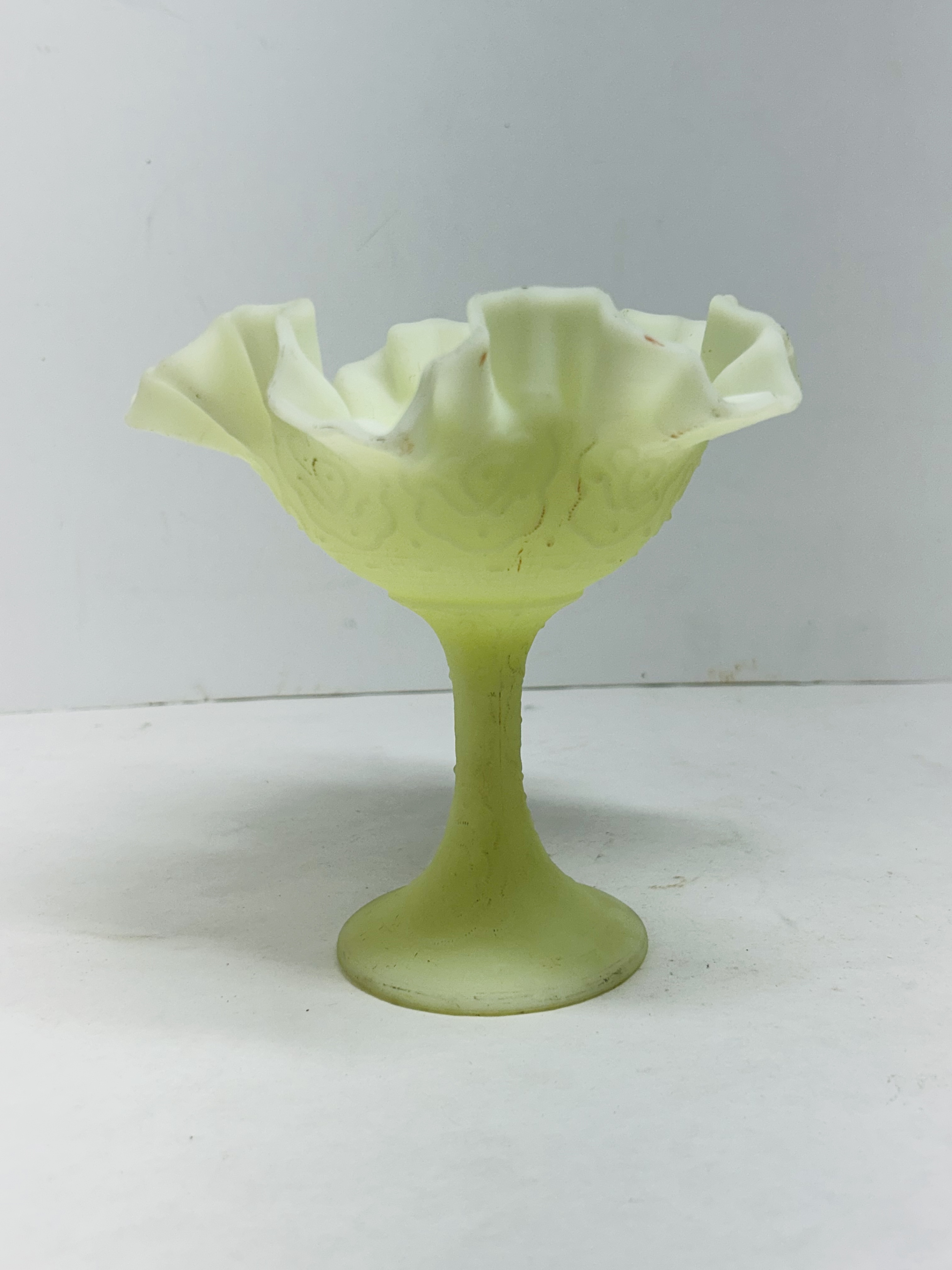 FENTON CUSTARD PERSIAN MEDALLION COMPOTE, CIRCA 1915