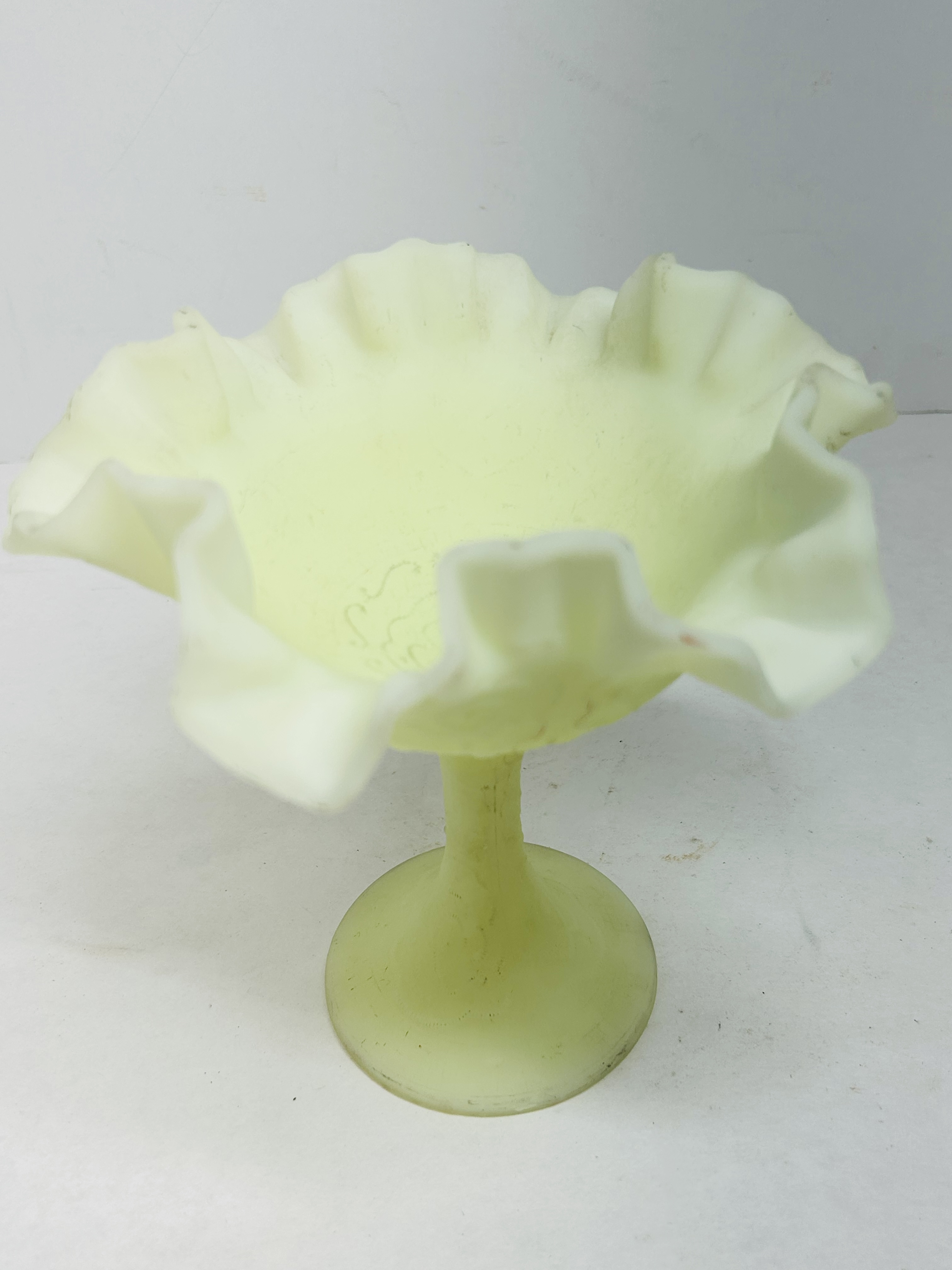 FENTON CUSTARD PERSIAN MEDALLION COMPOTE, CIRCA 1915
