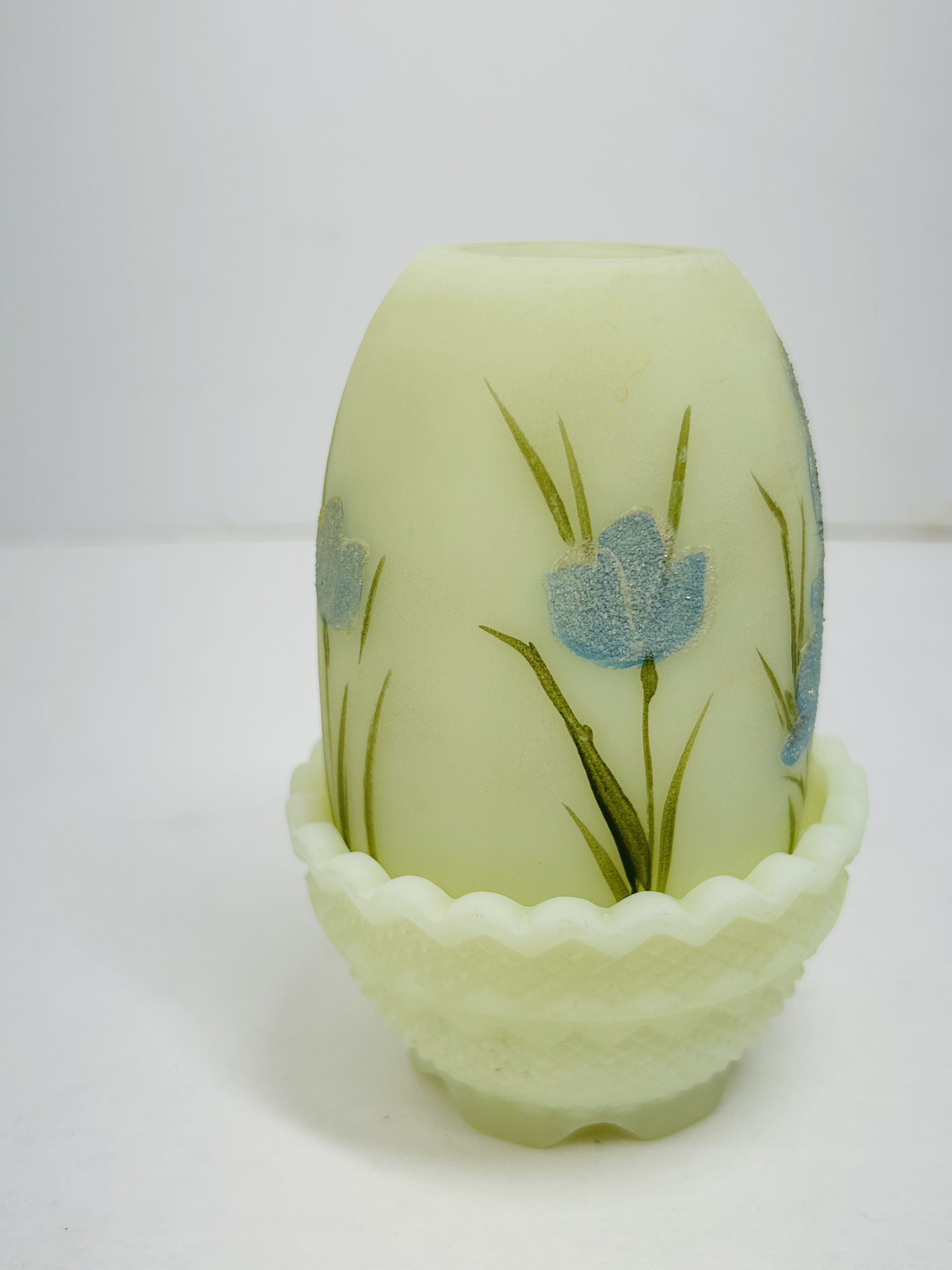 FENTON LOUISE PIPER CUSTARD FAIRY LAMP, 1970S