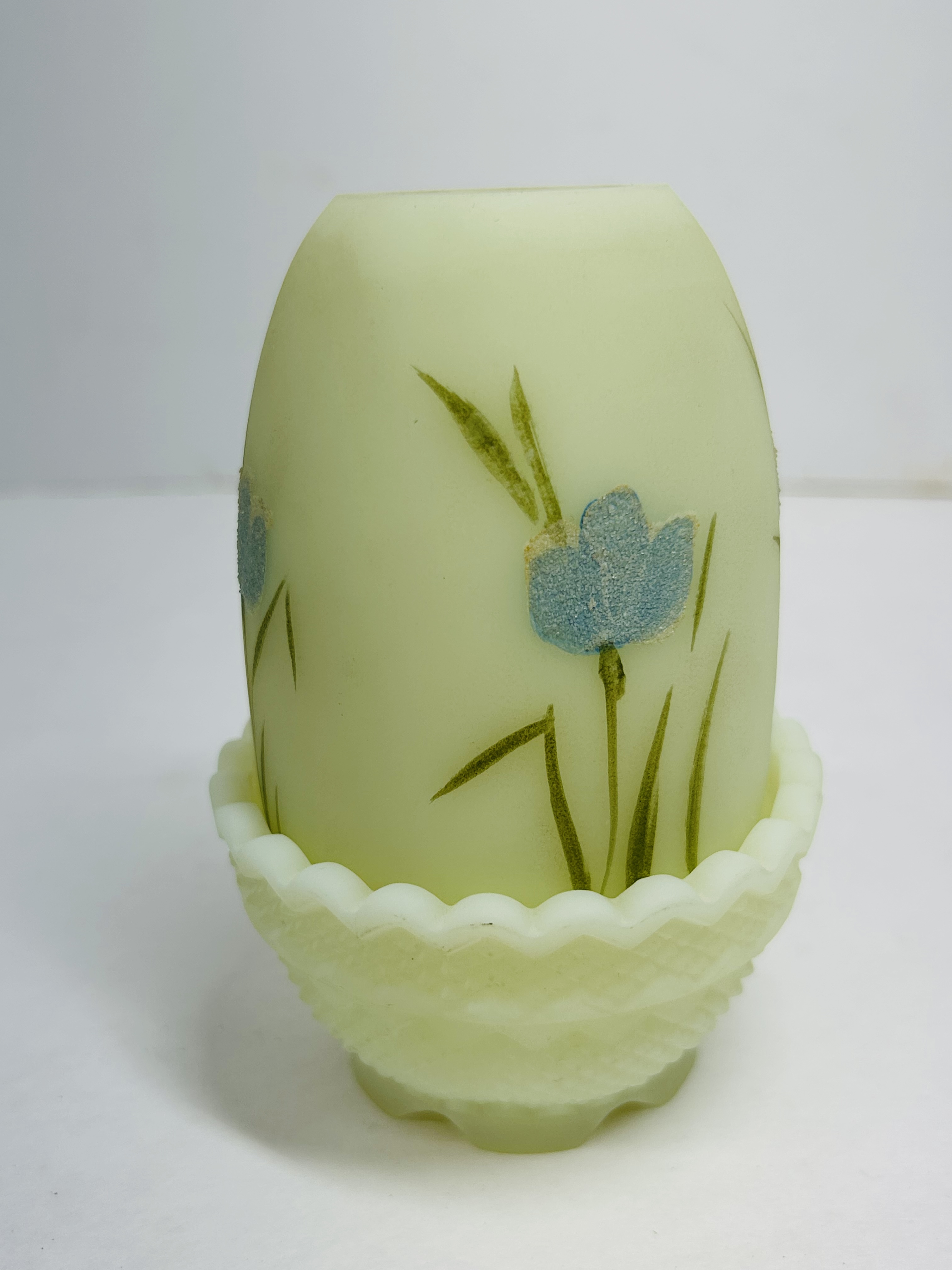 FENTON LOUISE PIPER CUSTARD FAIRY LAMP, 1970S