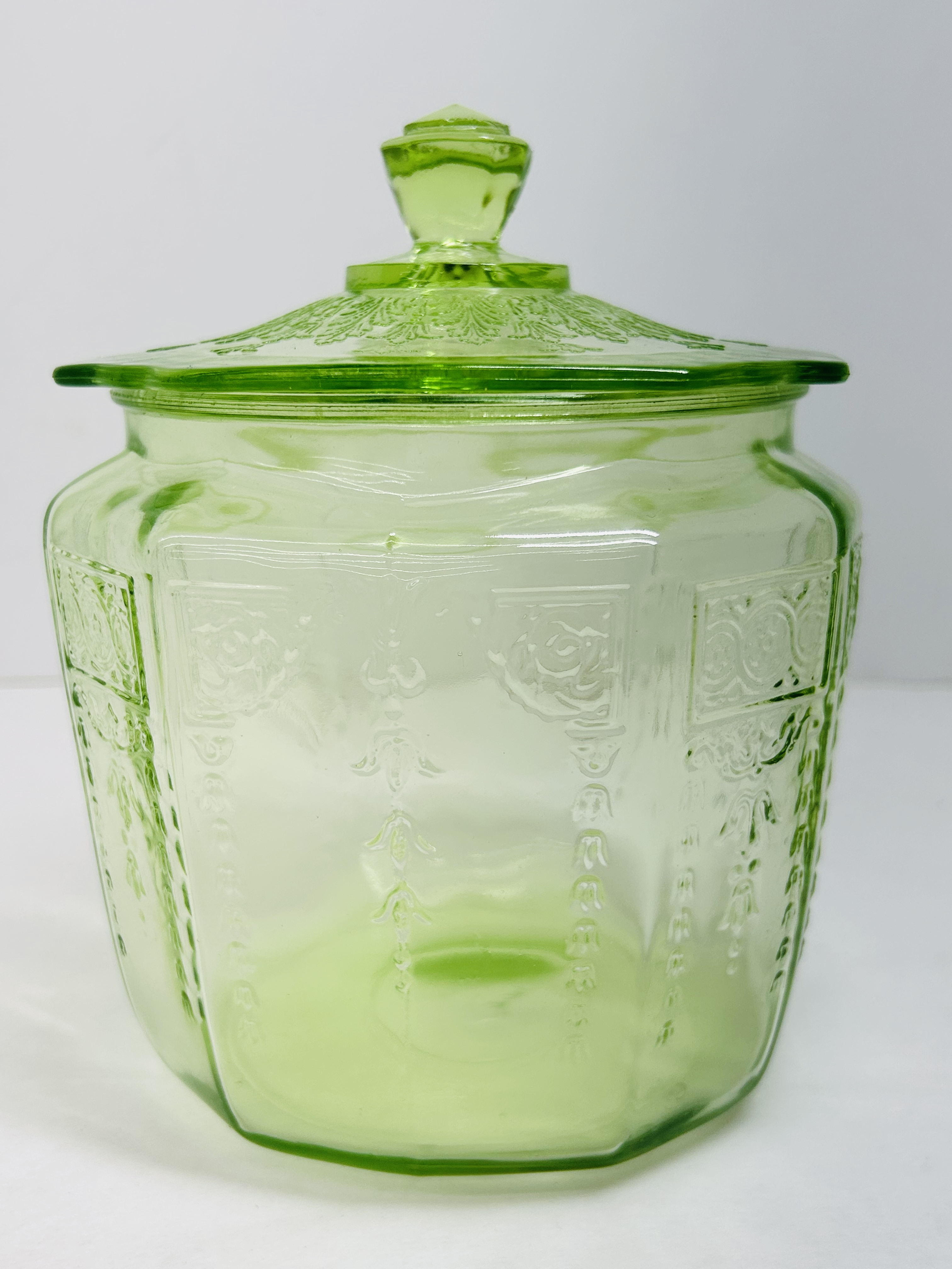HOCKING PRINCESS URANIUM GLASS JAR, 1931-1935