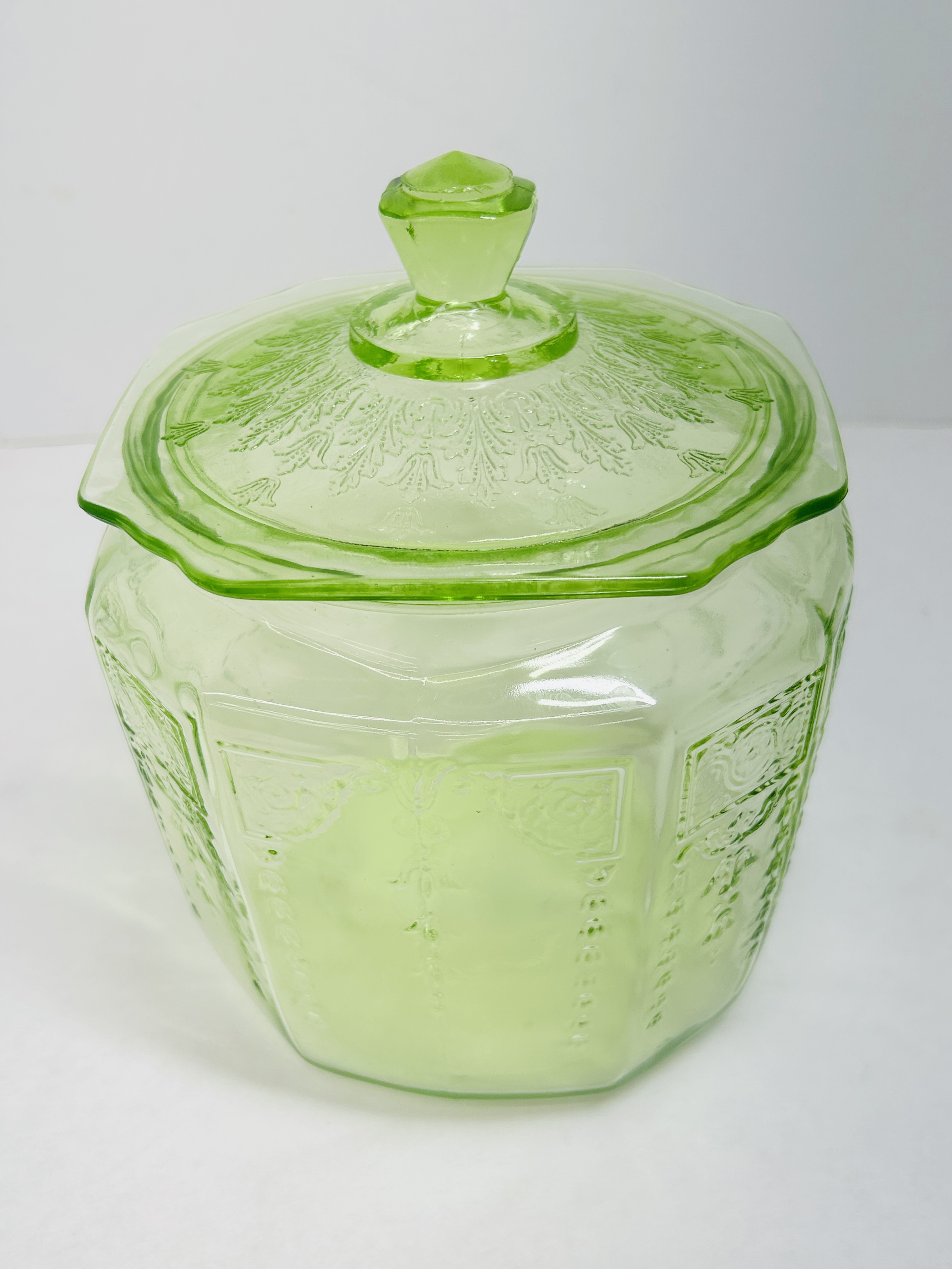 HOCKING PRINCESS URANIUM GLASS JAR, 1931-1935