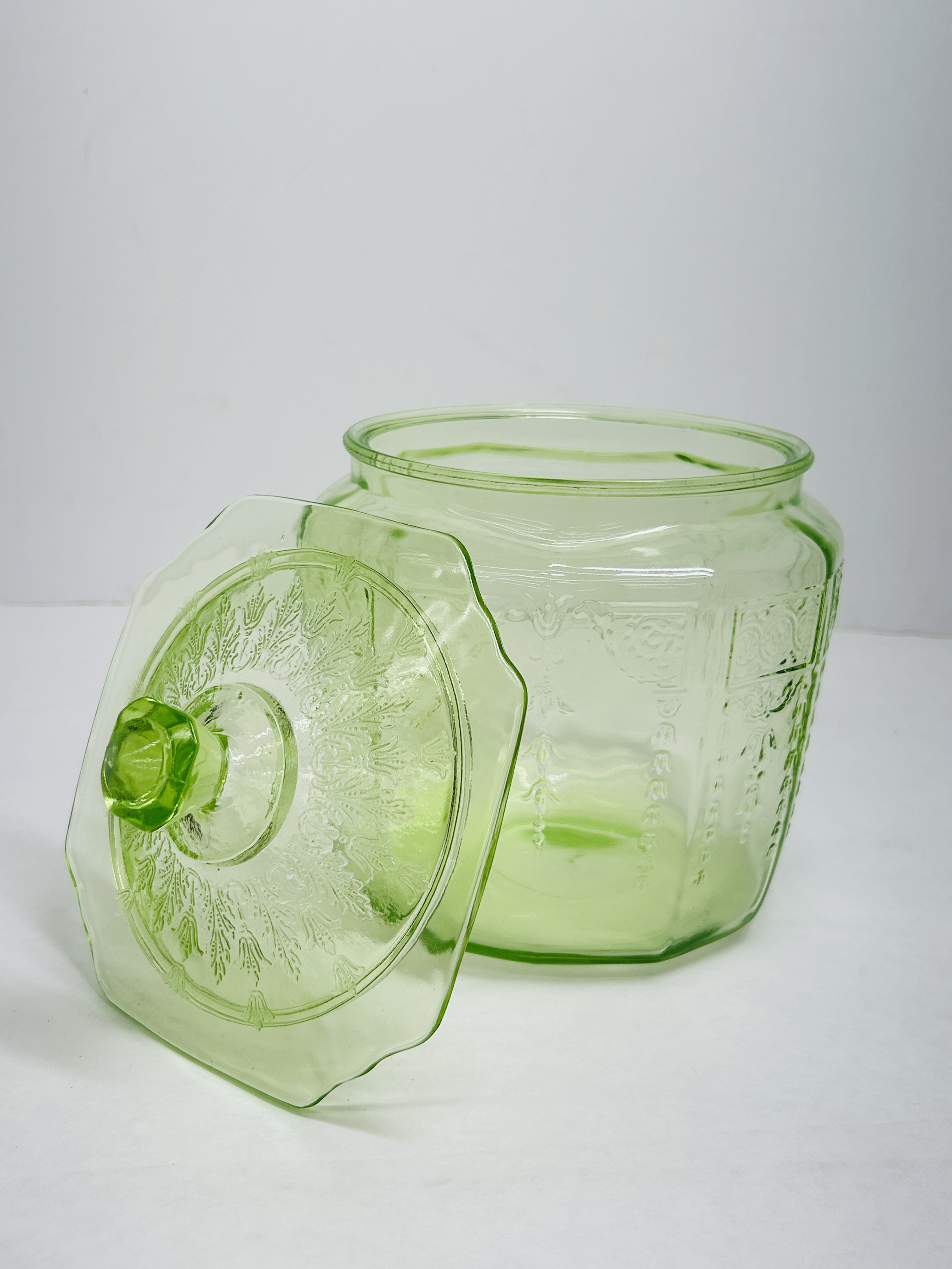 HOCKING PRINCESS URANIUM GLASS JAR, 1931-1935