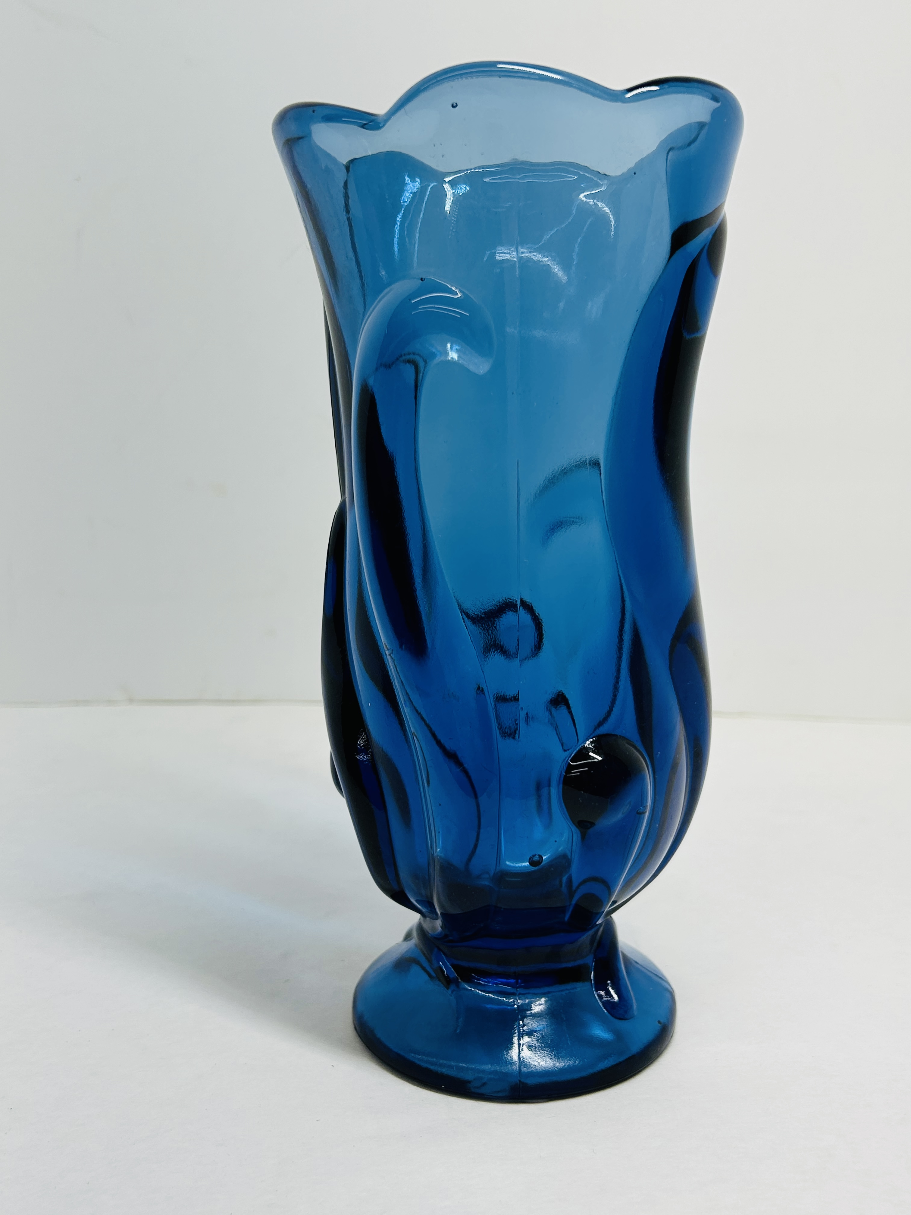 L.E. SMITH COBALT GLASS FLAME VASE, MID-CENTURY