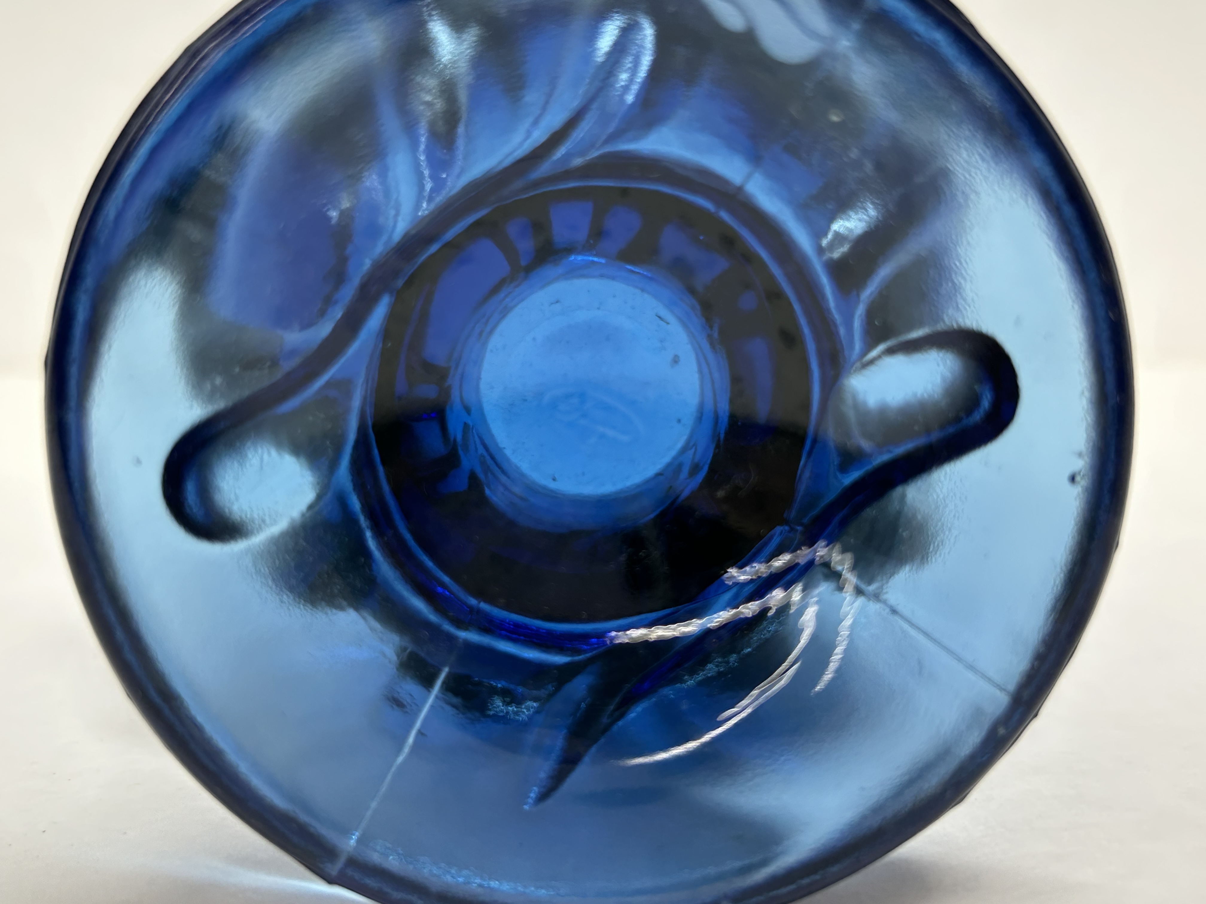 L.E. SMITH COBALT GLASS FLAME VASE, MID-CENTURY