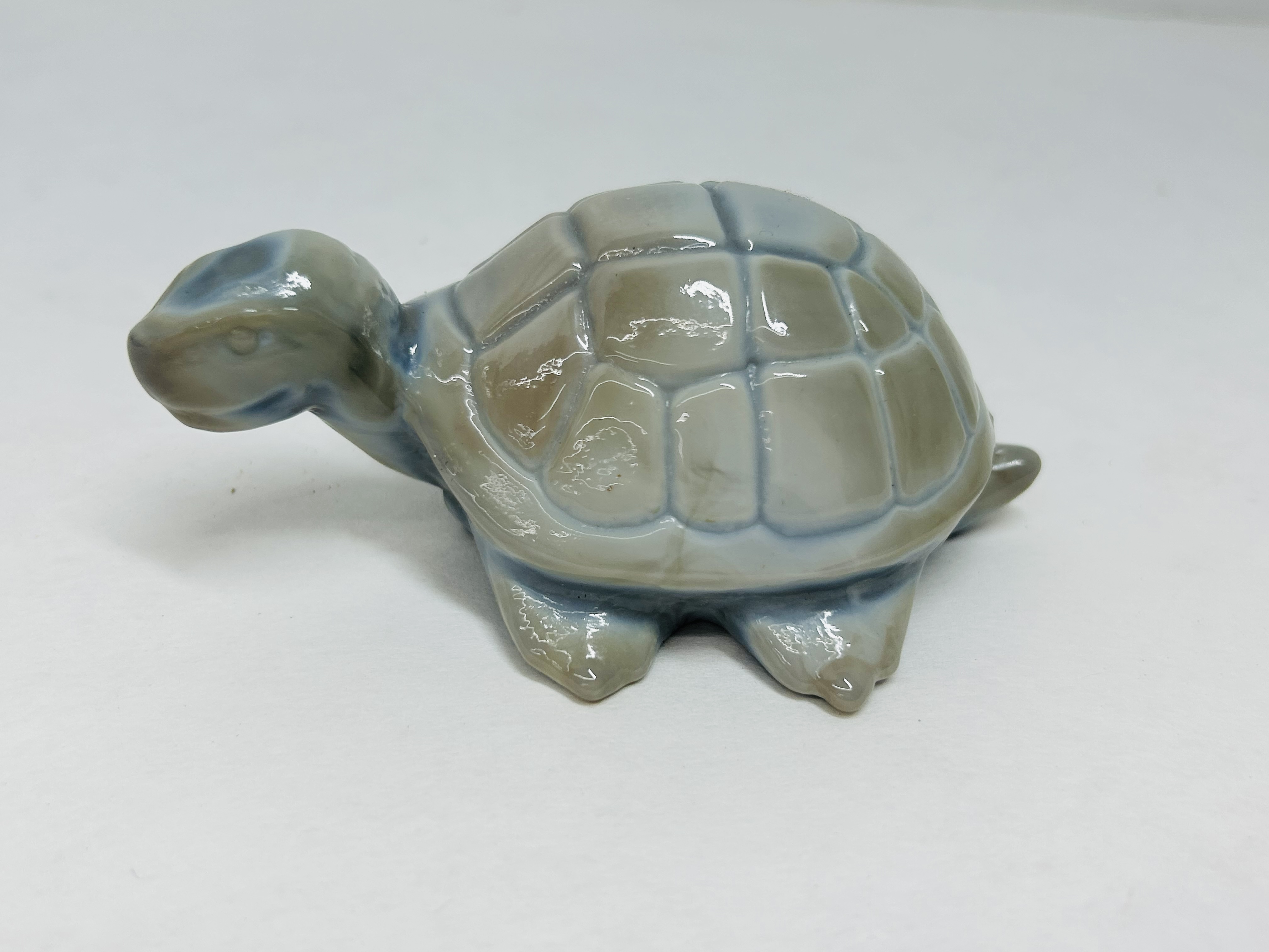 FENTON PAINTED TURTLE, MID-20TH CENTURY