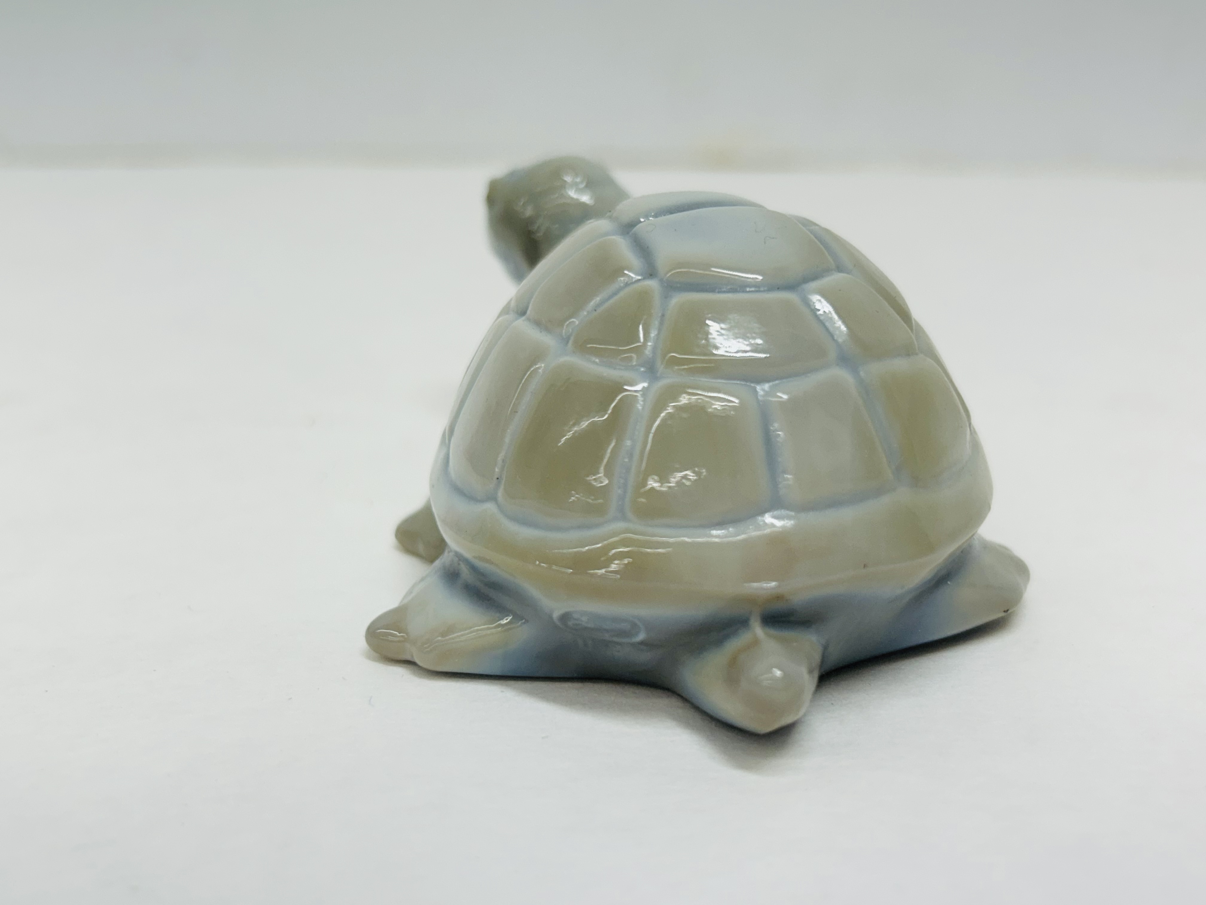 FENTON PAINTED TURTLE, MID-20TH CENTURY