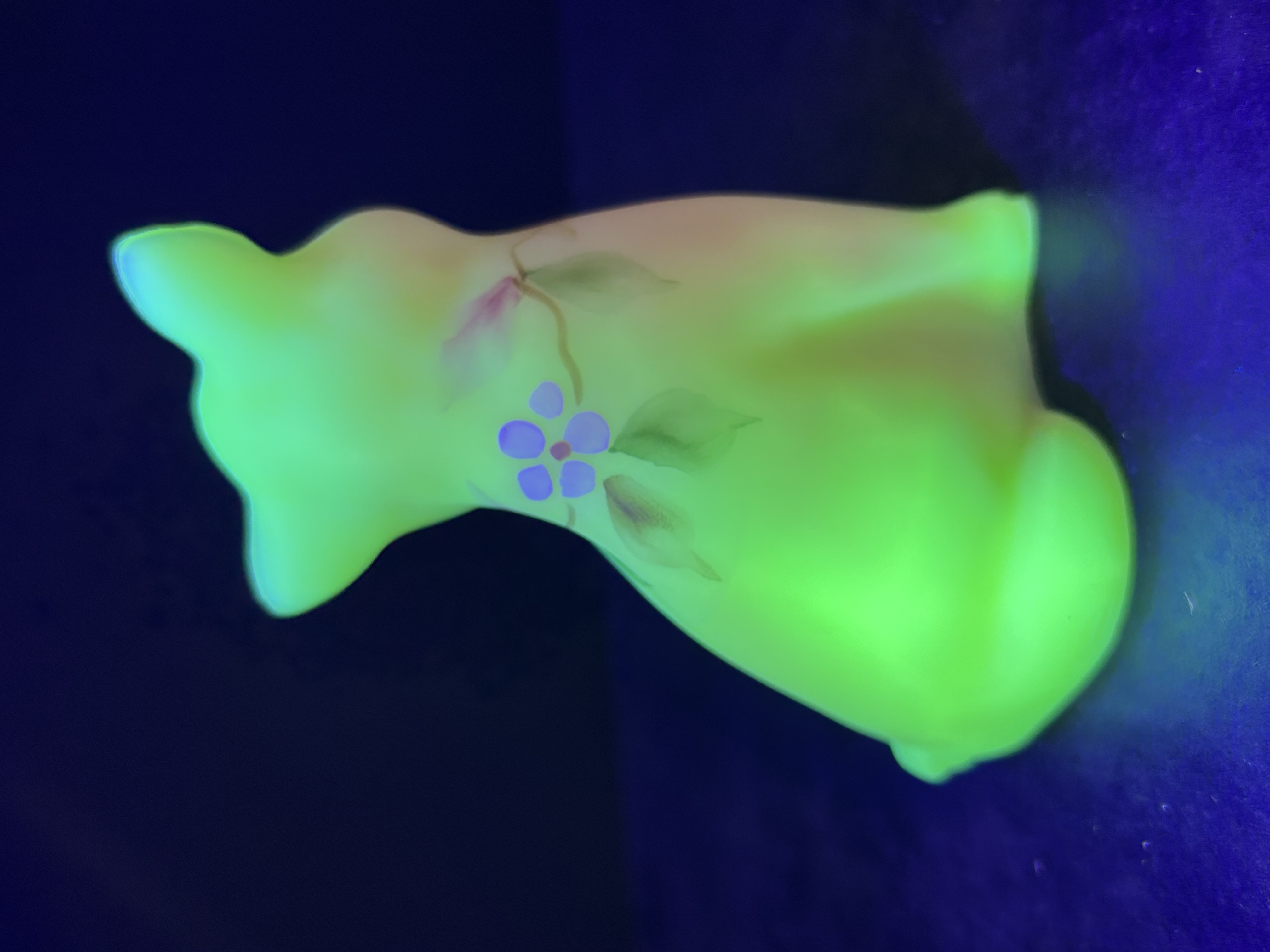 FENTON BURMESE URANIUM GLASS PIG 2005, FARLEY