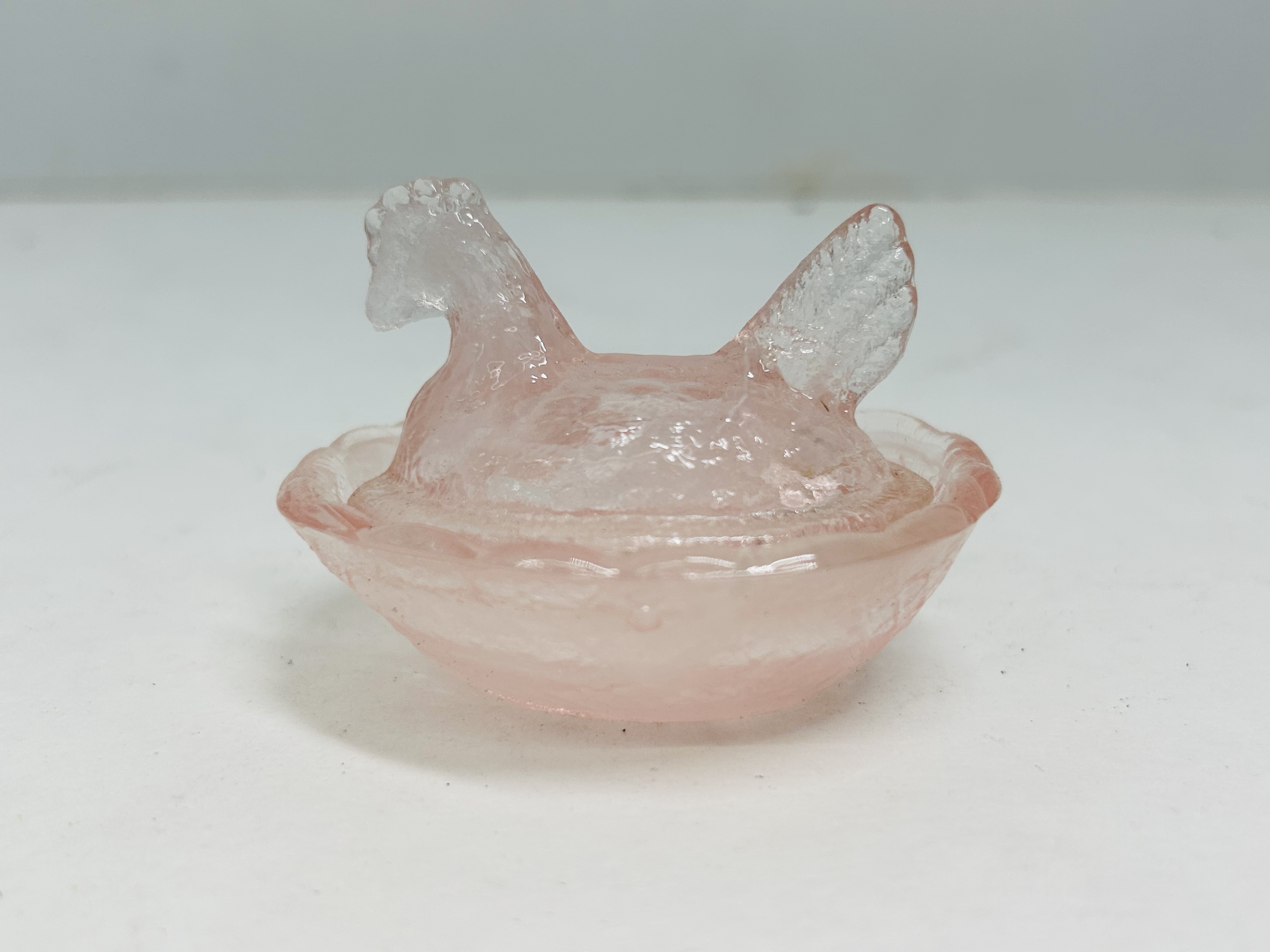 PINK SATIN GLASS MINI HEN ON NEST