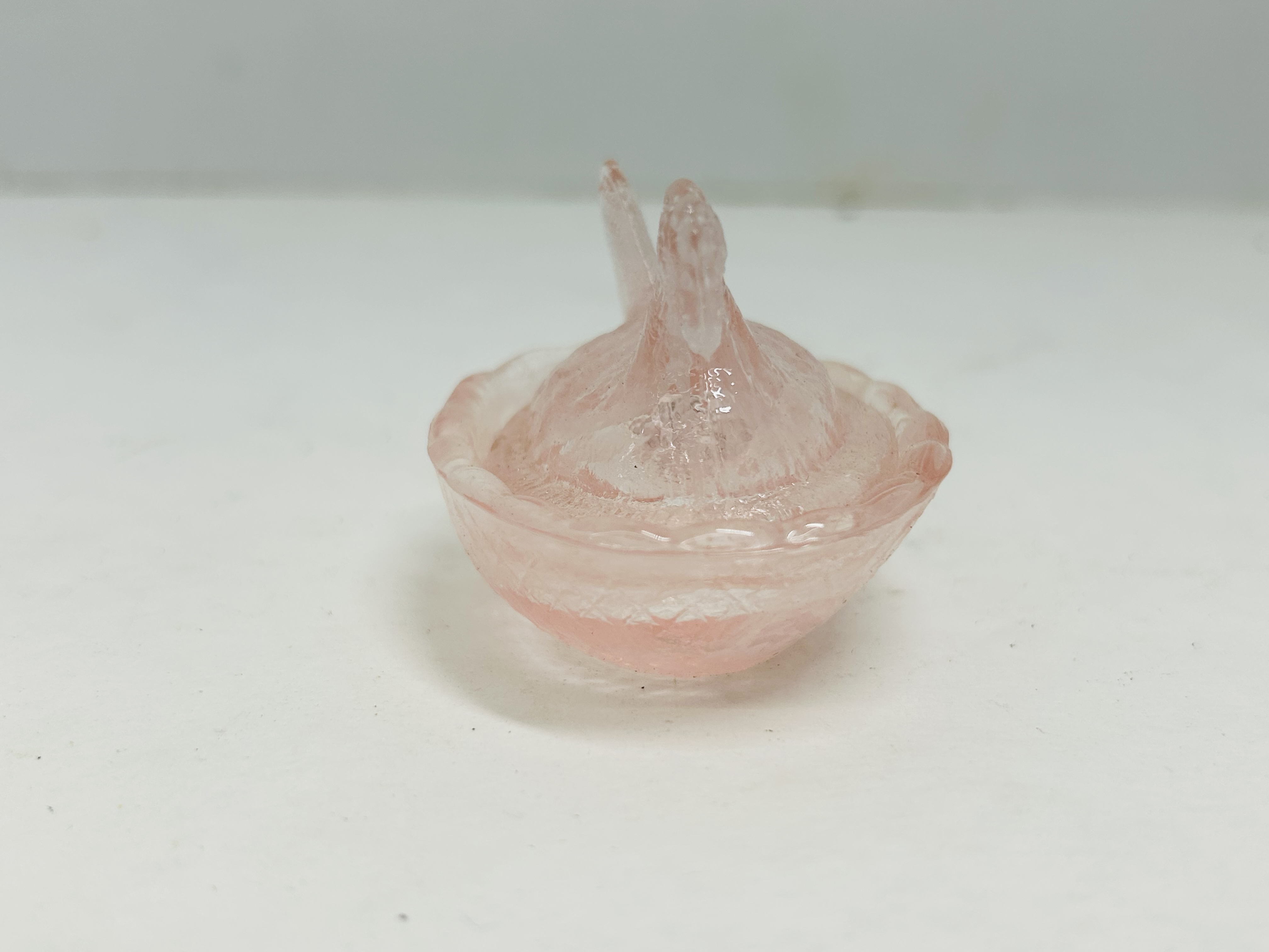 PINK SATIN GLASS MINI HEN ON NEST
