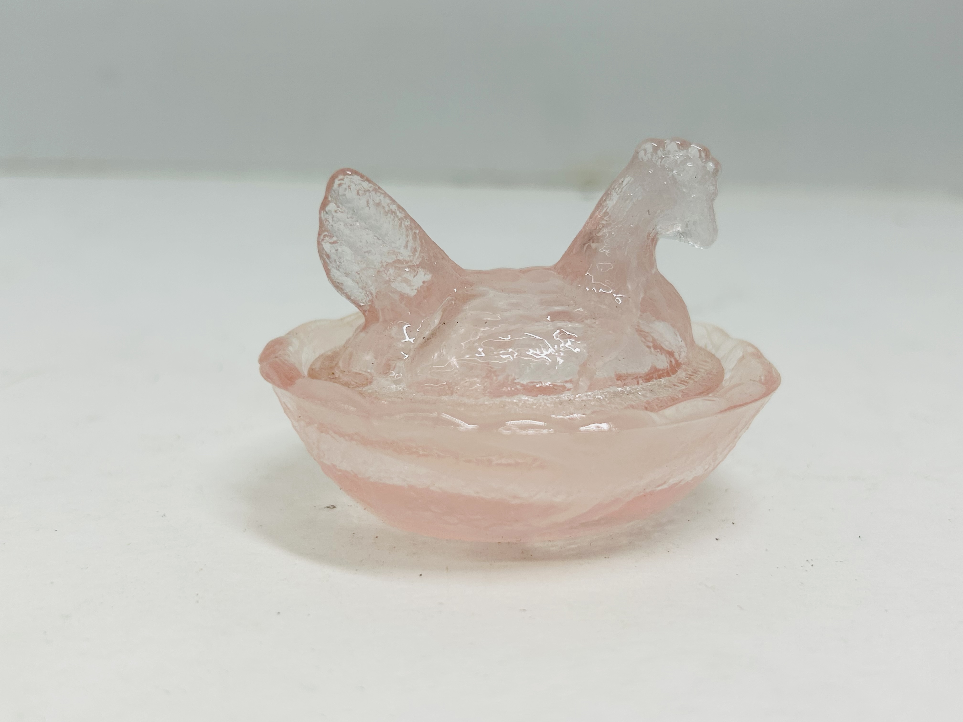 PINK SATIN GLASS MINI HEN ON NEST