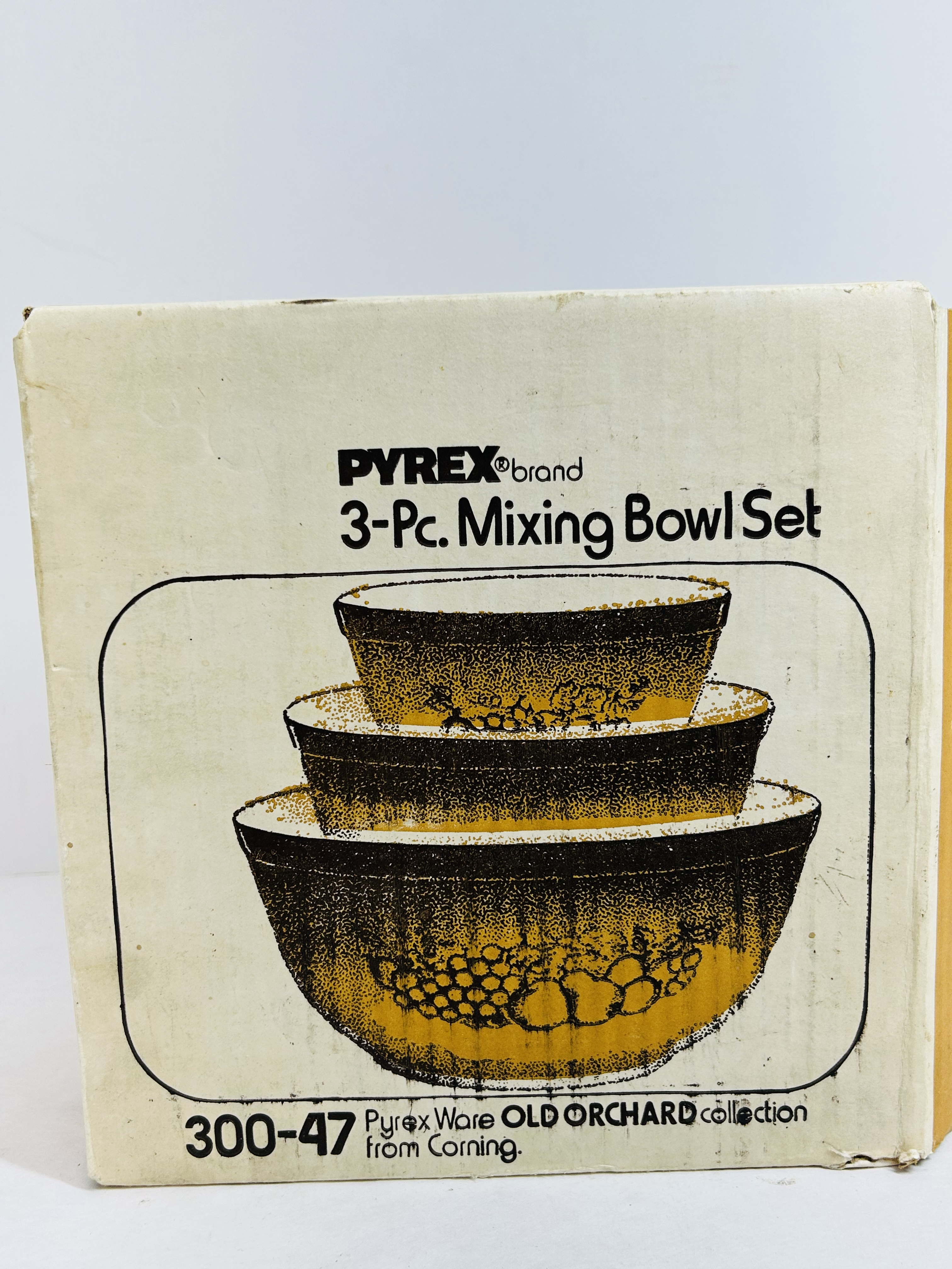 PYREX OLD ORCHARD GLASS BOWL SET 1970S