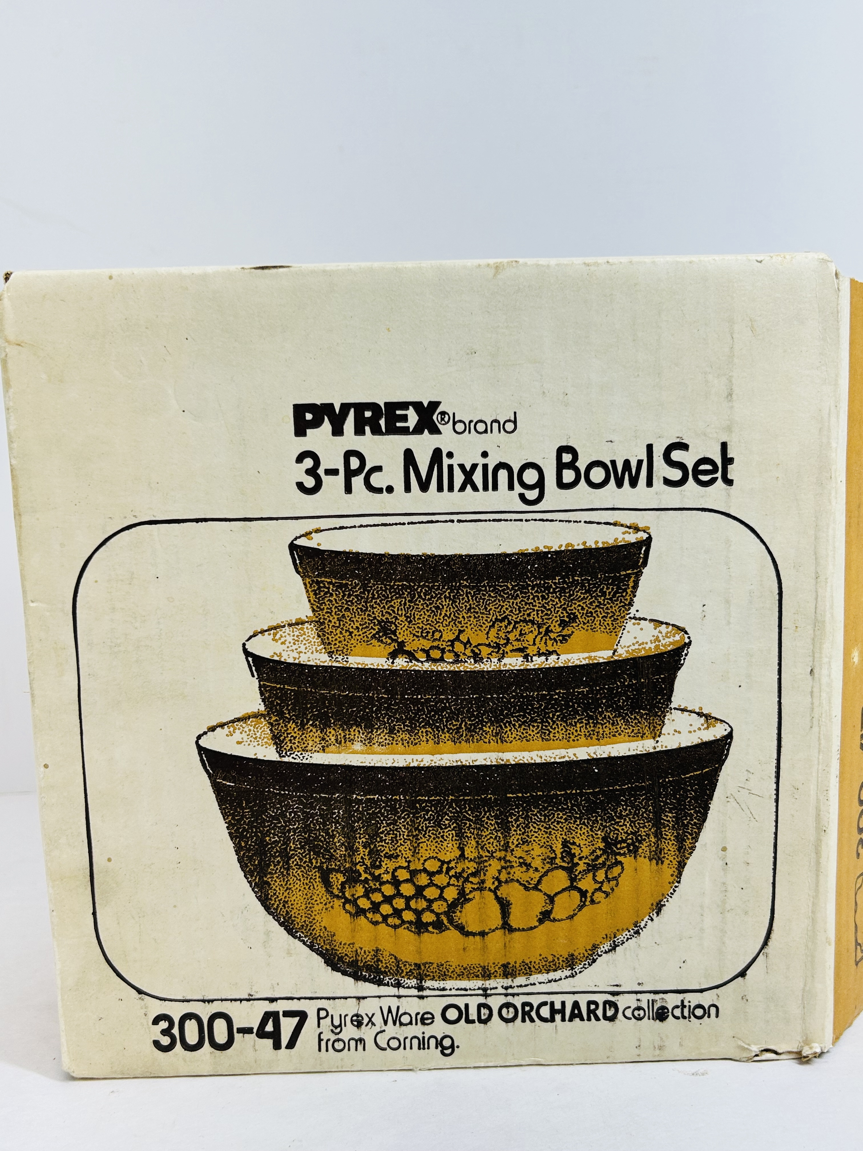 PYREX OLD ORCHARD GLASS BOWL SET 1970S