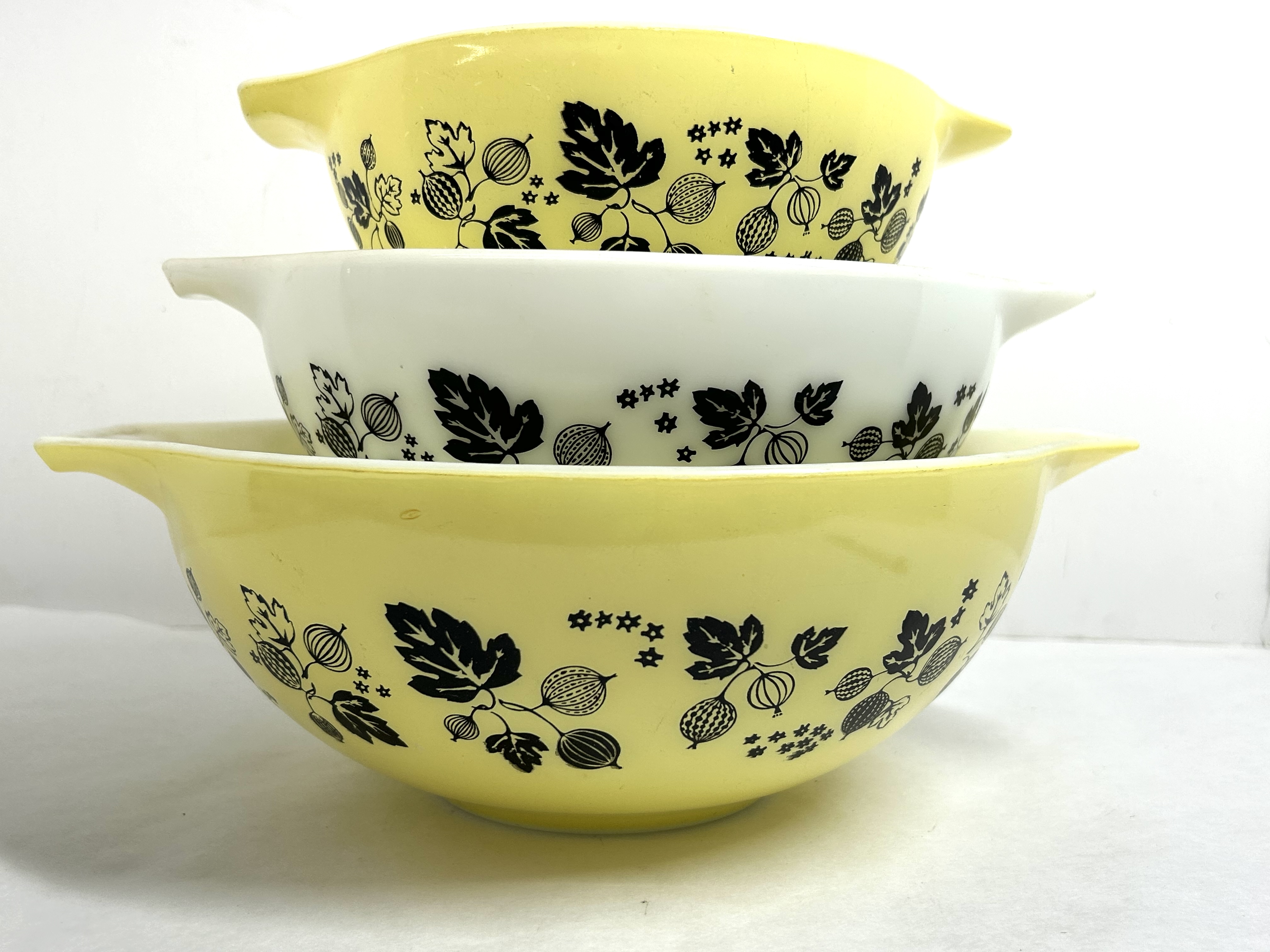 PYREX GOOSEBERRY CINDERELLA GLASS BOWLS, 1960