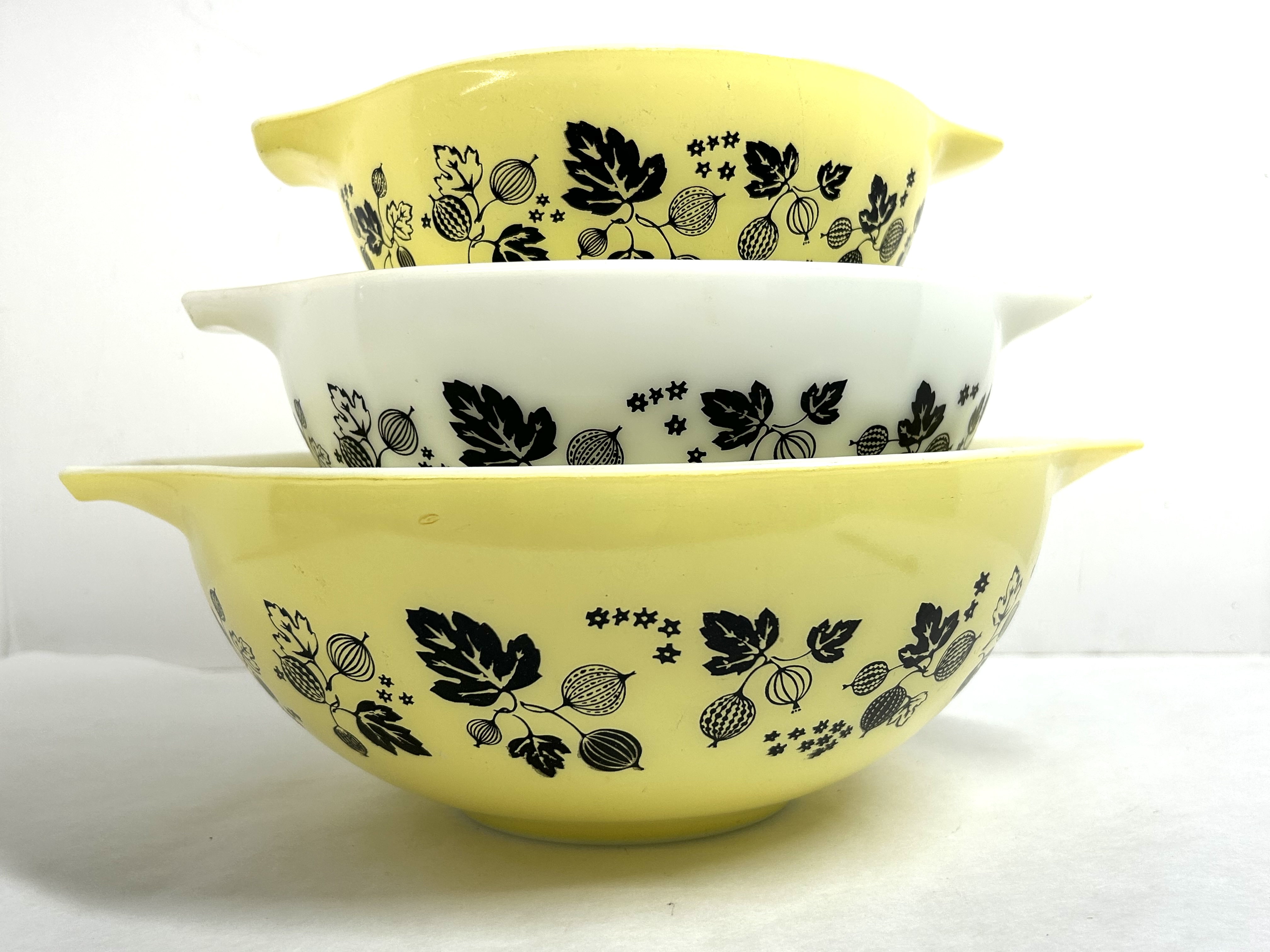 PYREX GOOSEBERRY CINDERELLA GLASS BOWLS, 1960