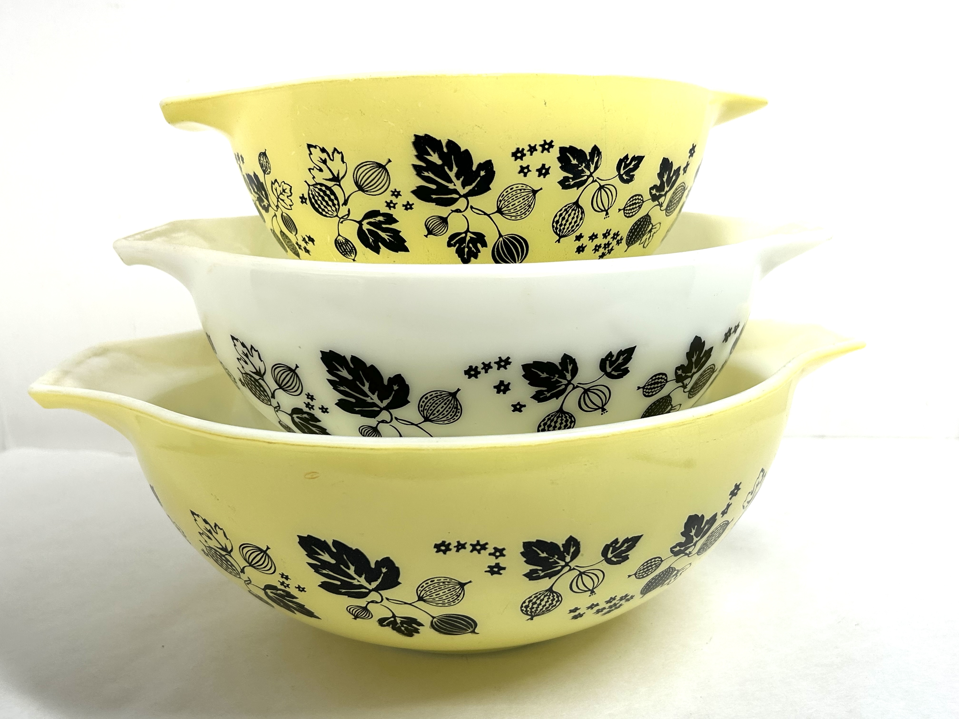 PYREX GOOSEBERRY CINDERELLA GLASS BOWLS, 1960