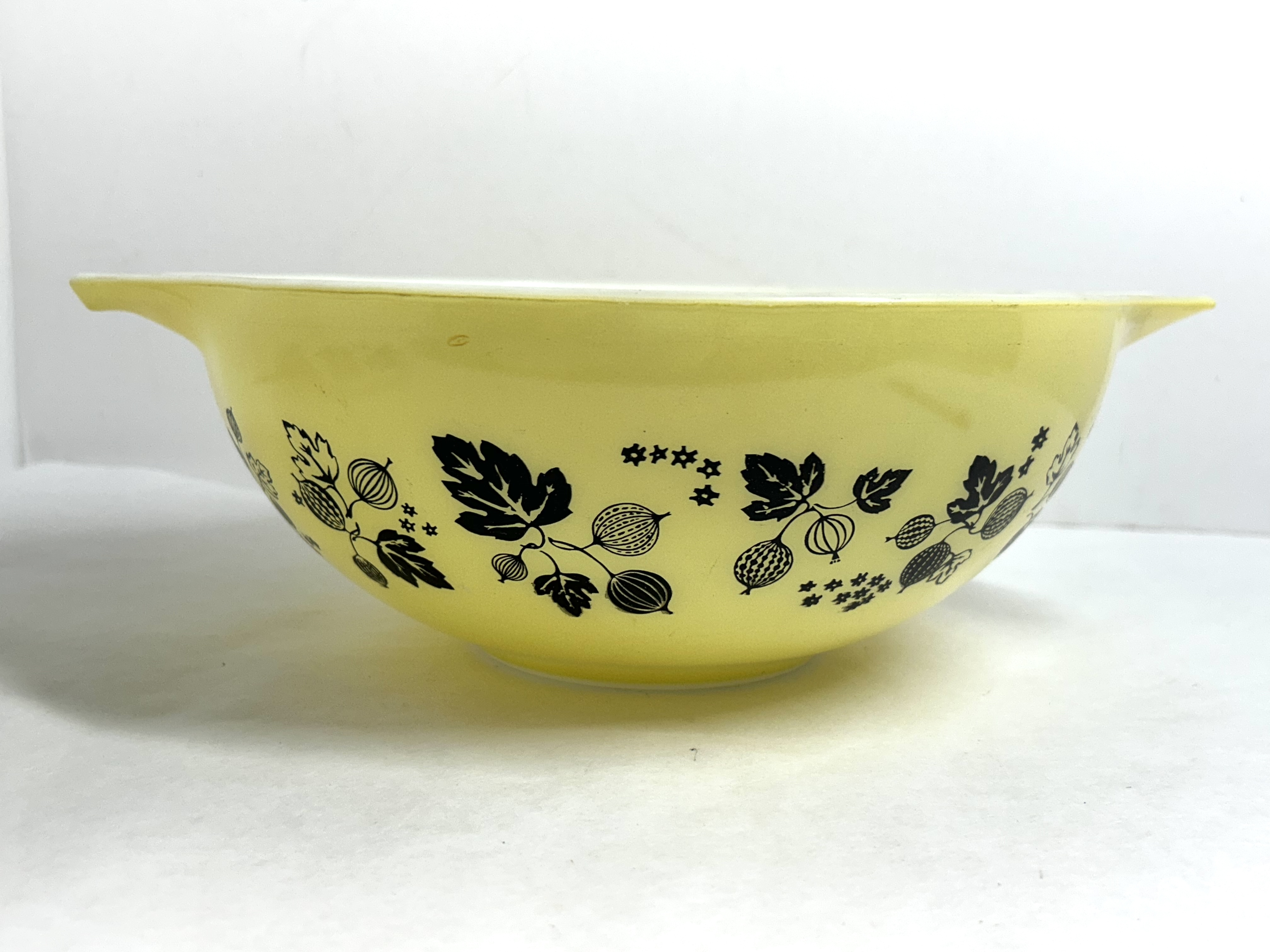 PYREX GOOSEBERRY CINDERELLA GLASS BOWLS, 1960