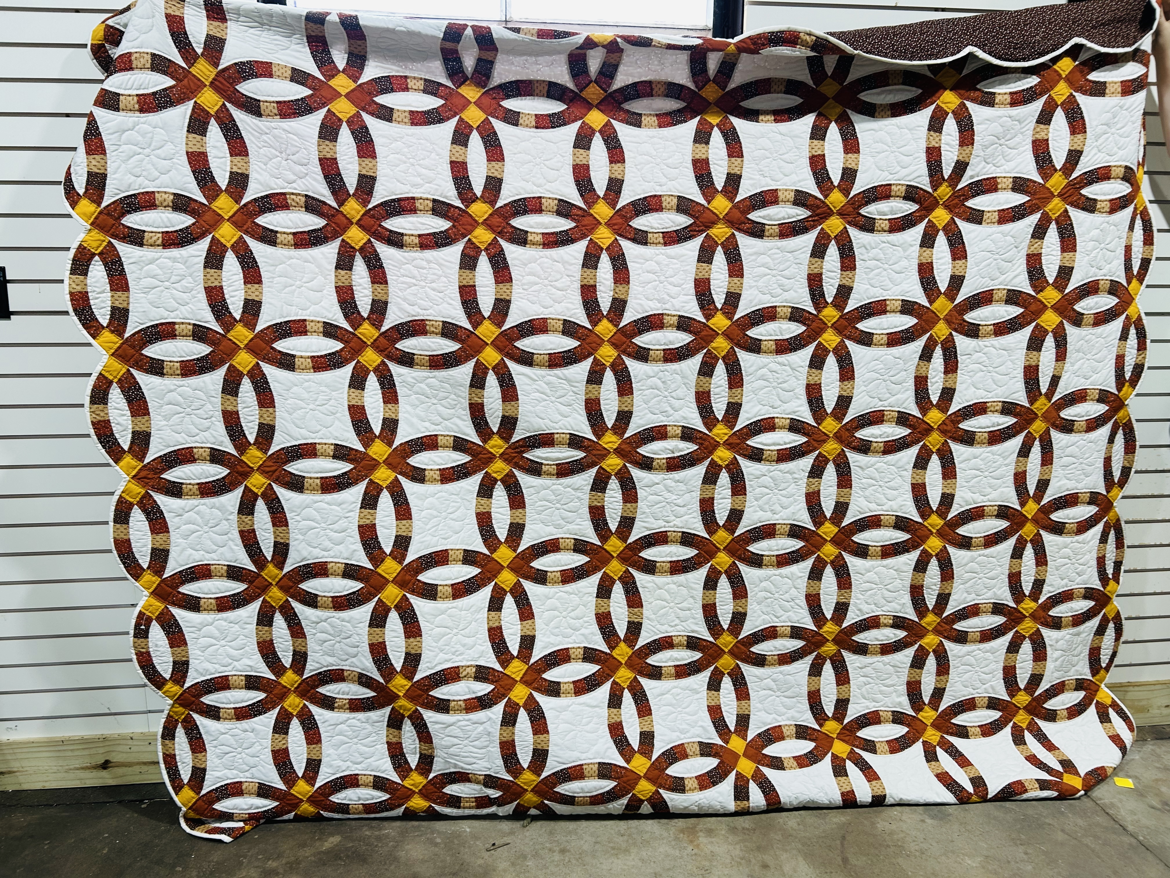 DOUBLE WEDDING RING COTTON QUILT, C. 1980