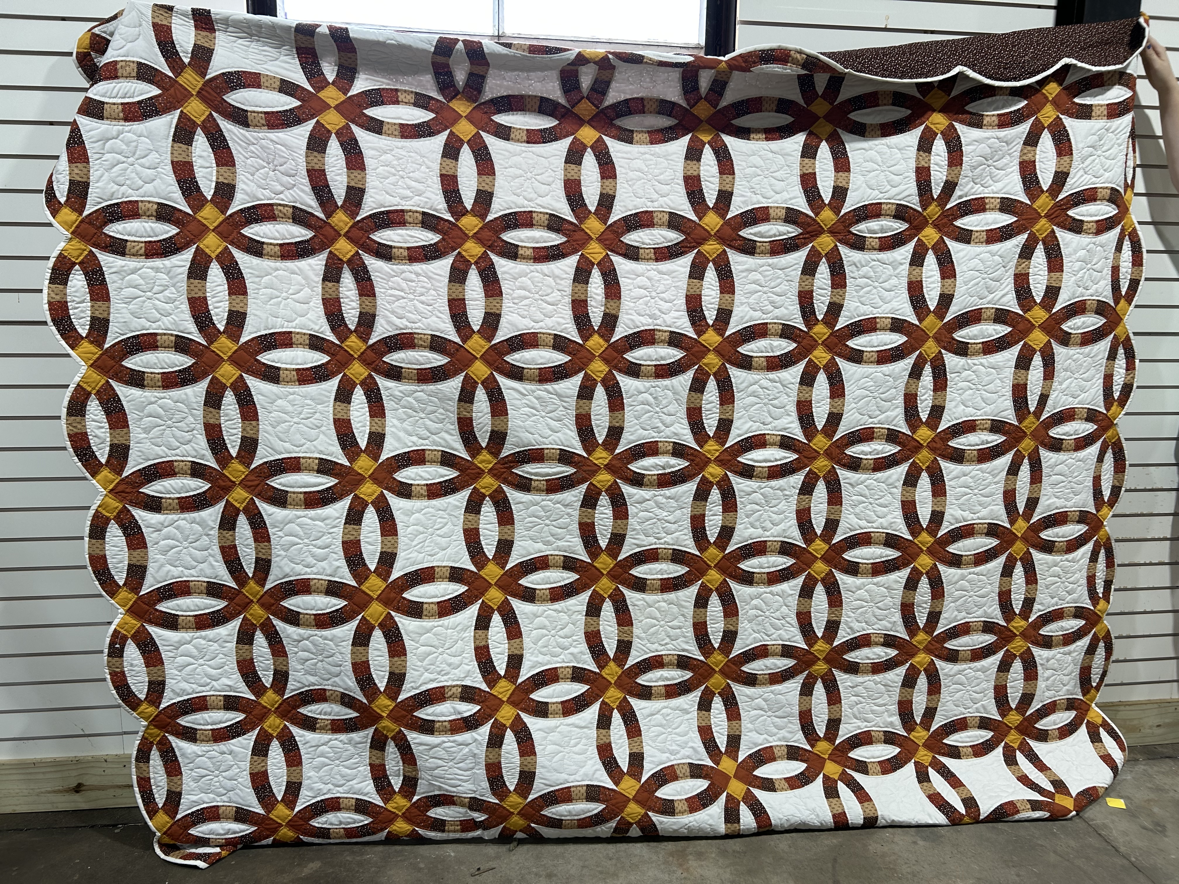 DOUBLE WEDDING RING COTTON QUILT, C. 1980