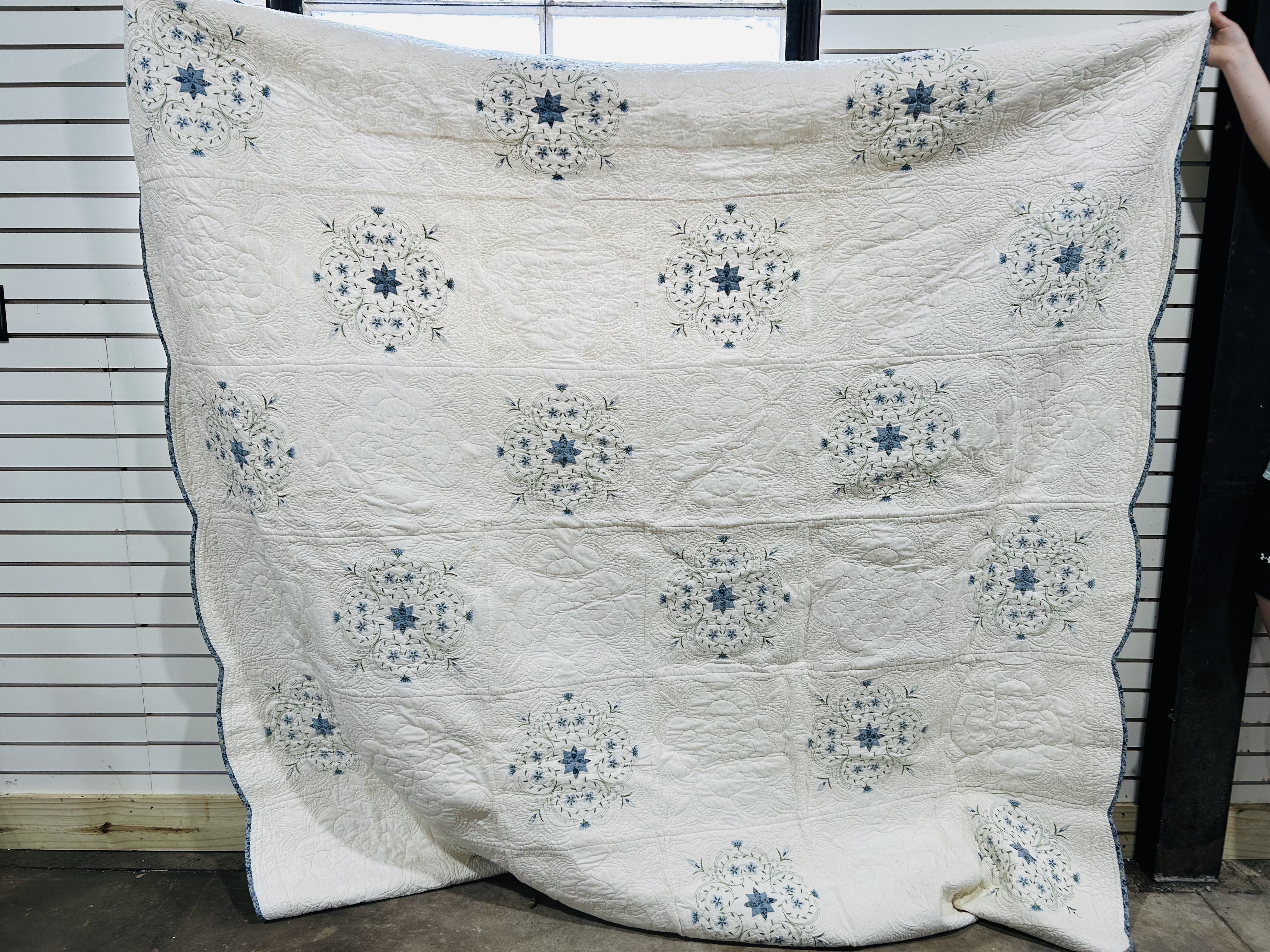 MID-20TH CENTURY COTTON STAR QUILT