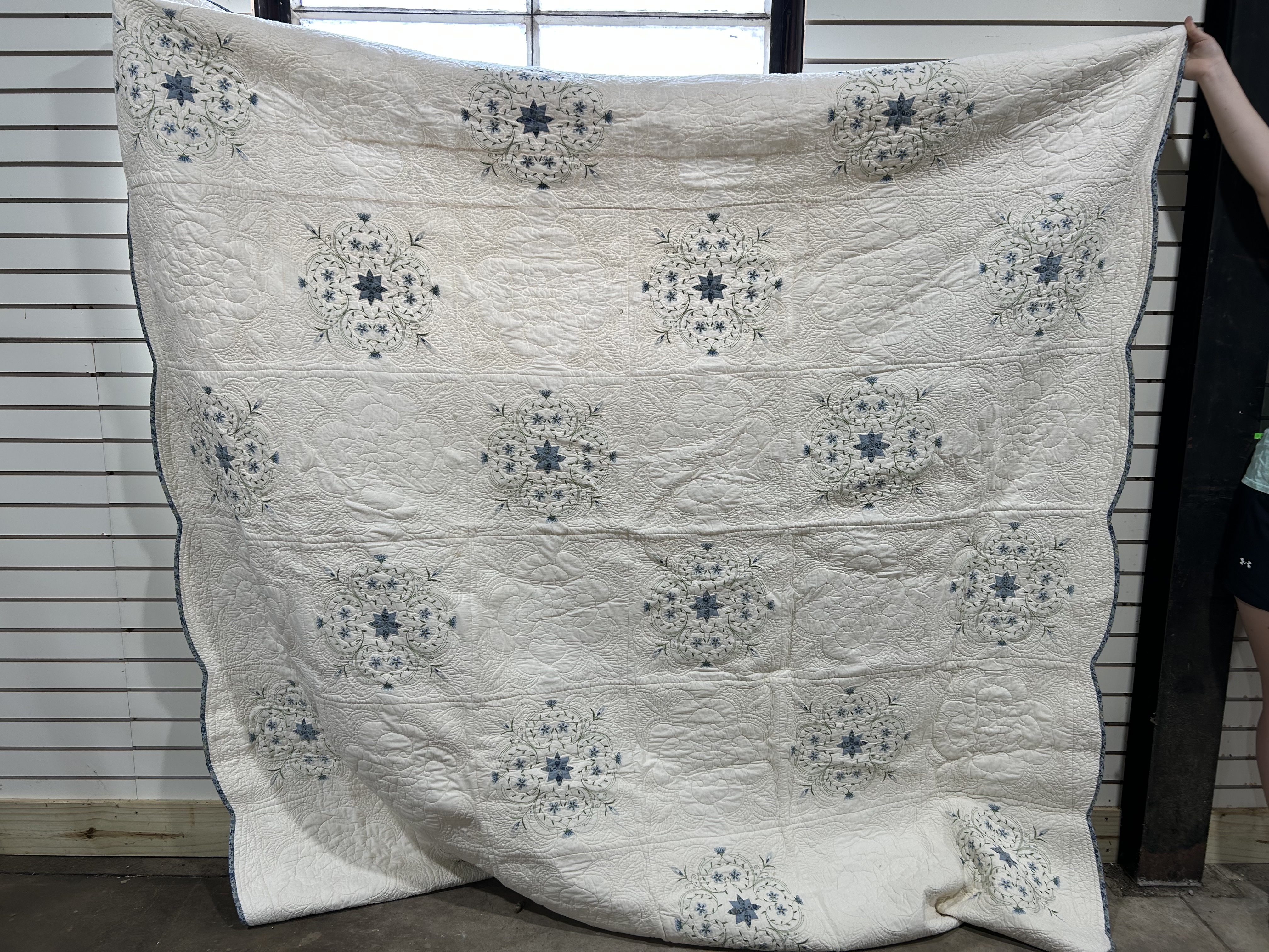 MID-20TH CENTURY COTTON STAR QUILT