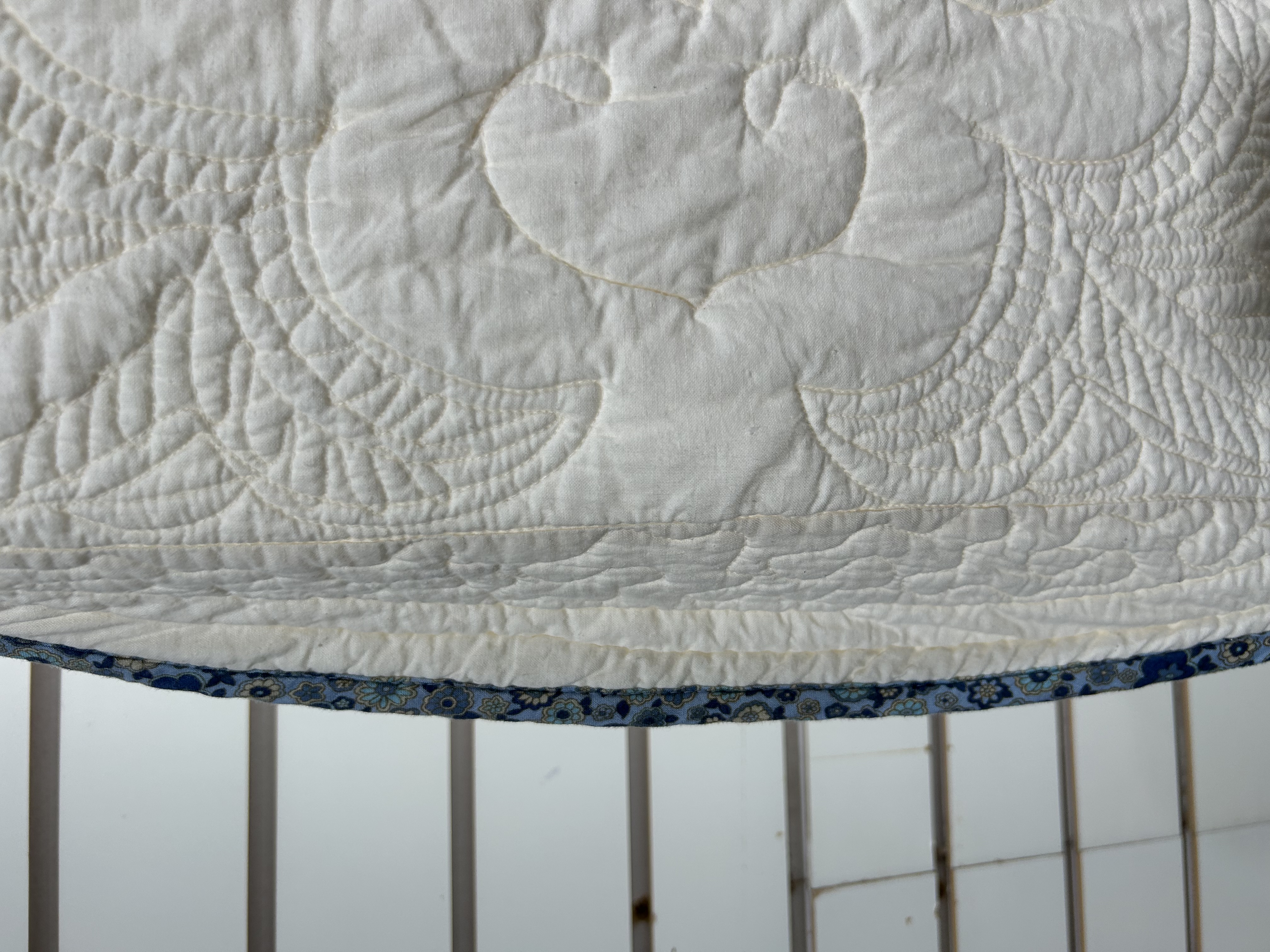 MID-20TH CENTURY COTTON STAR QUILT