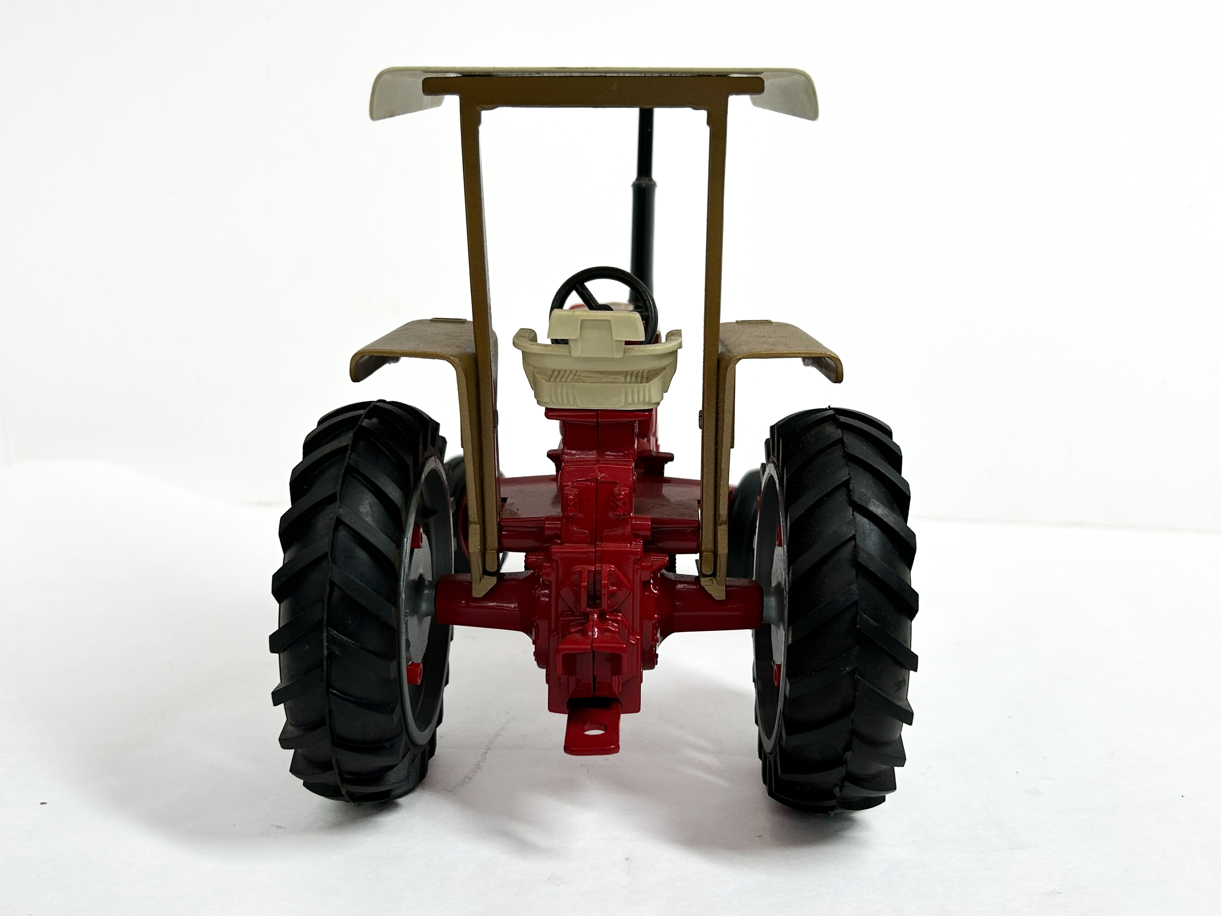 ERTL, IH 826 DIE-CAST TRACTOR, 1995