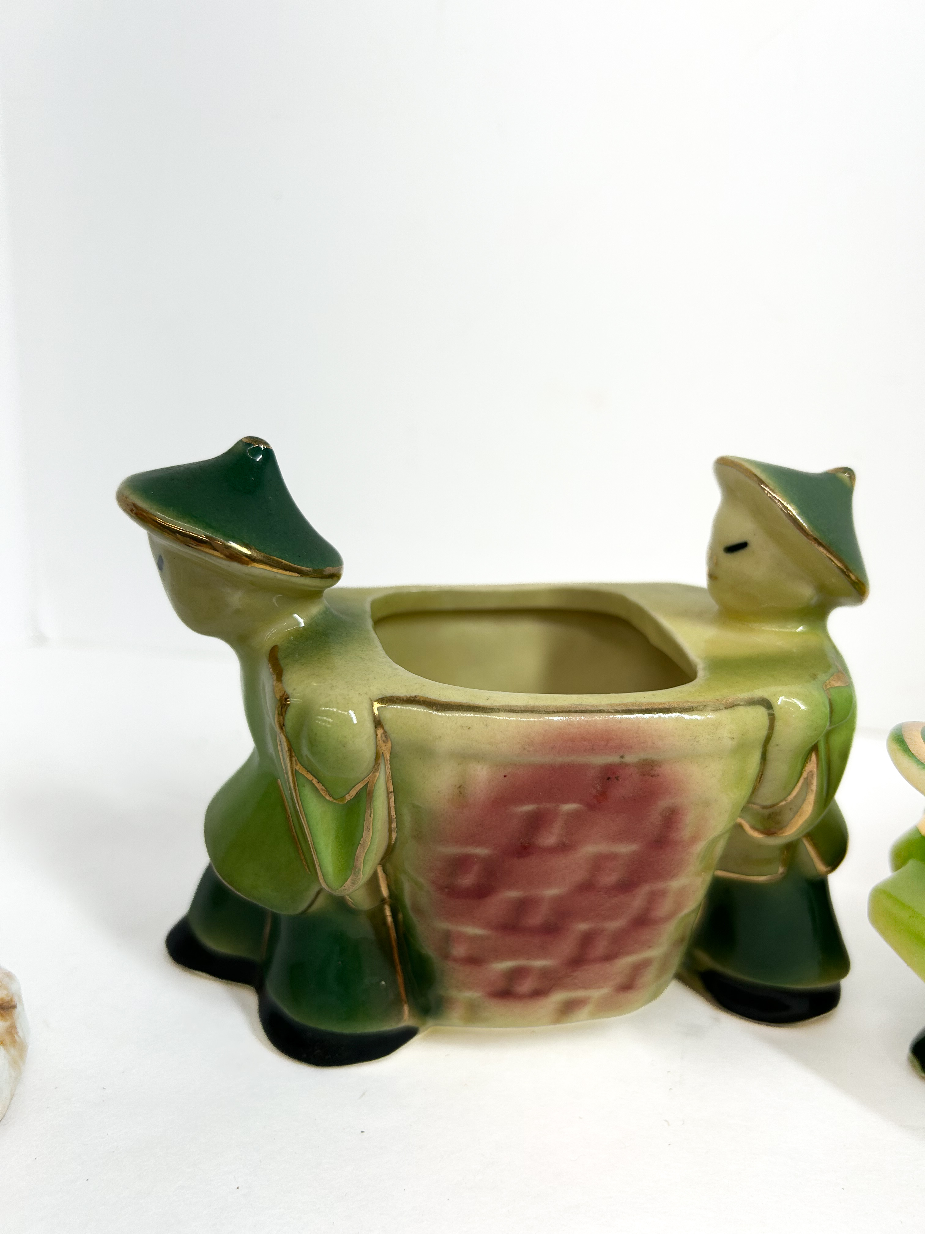 SHAWNEE POTTERY AND CERAMIC GROUP