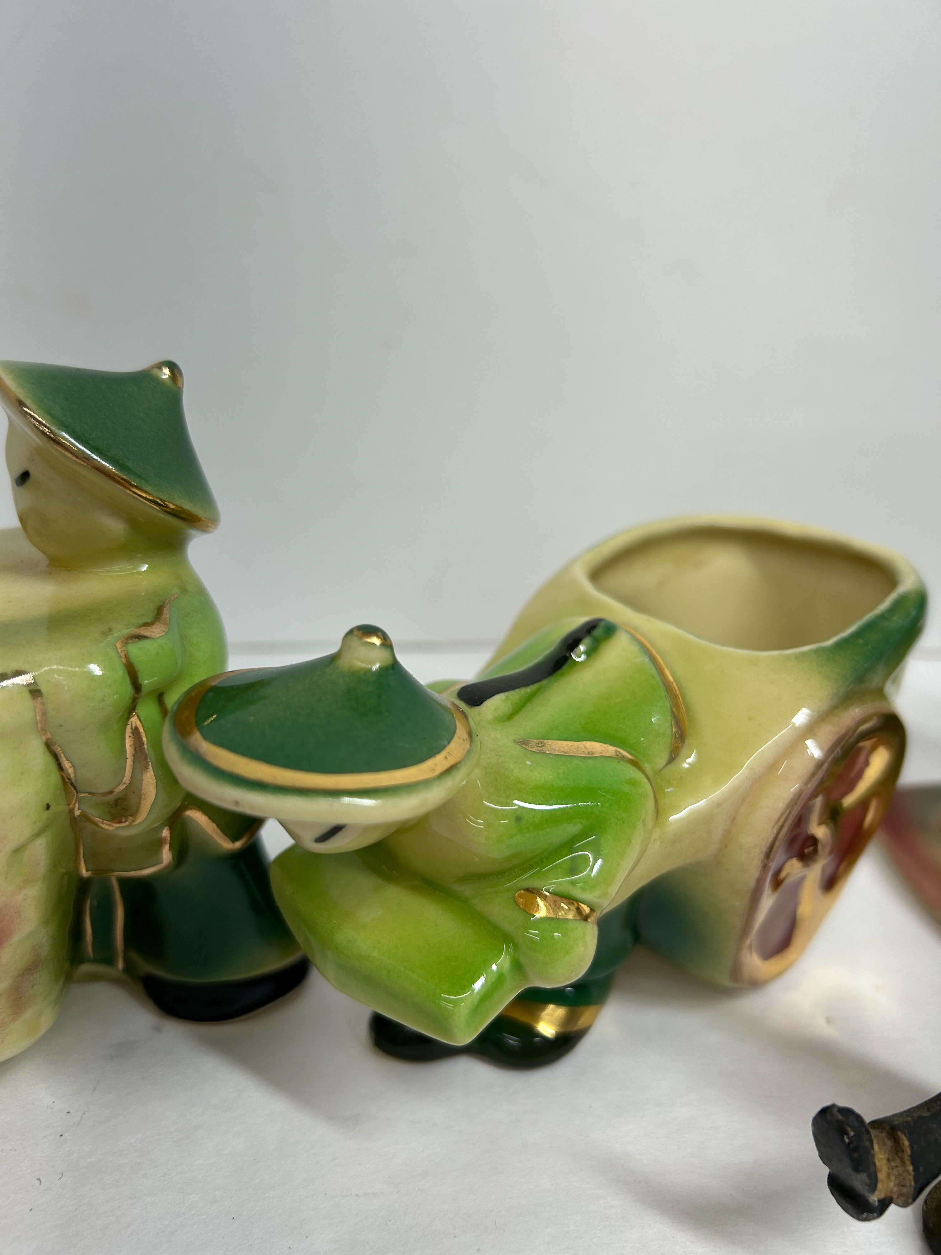 SHAWNEE POTTERY AND CERAMIC GROUP