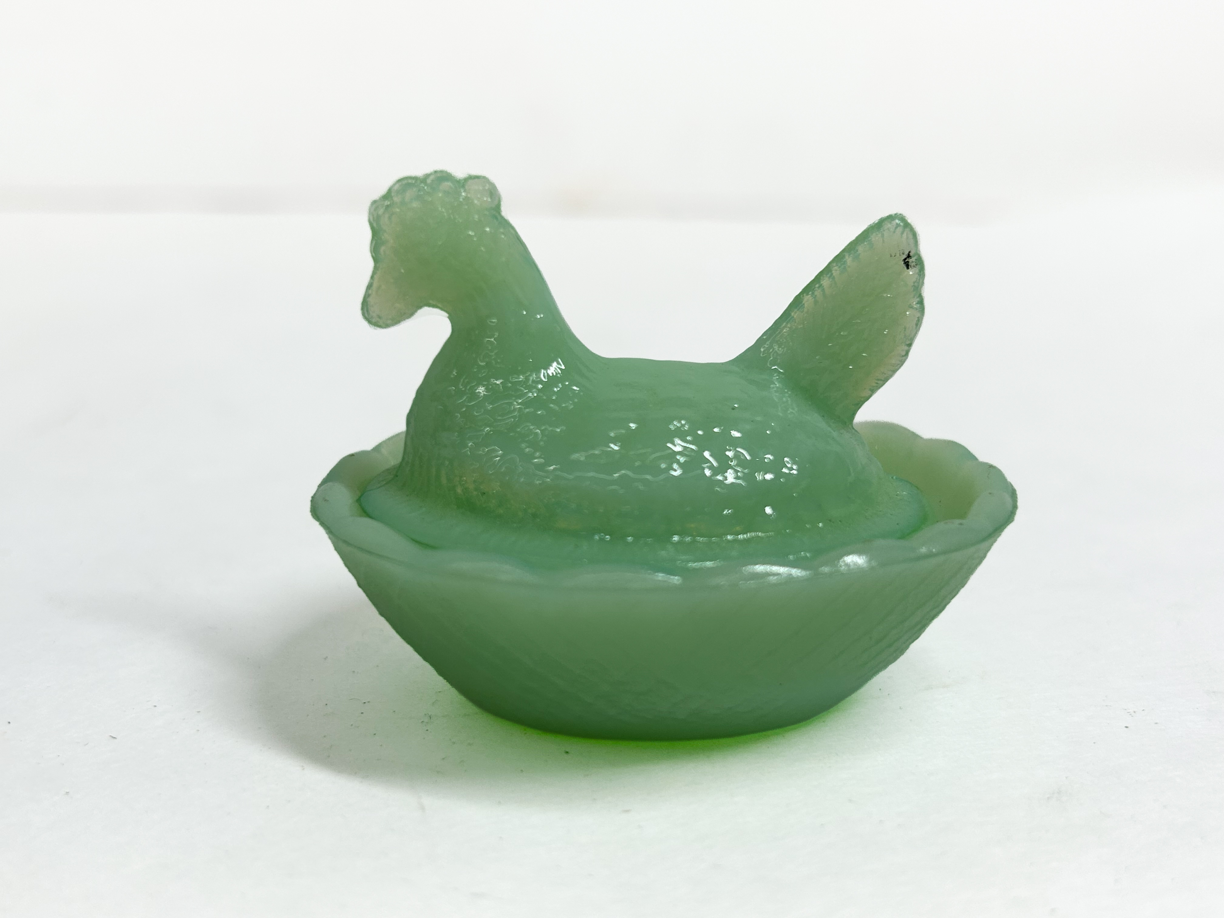 JADEITE MINIATURE HEN ON NEST