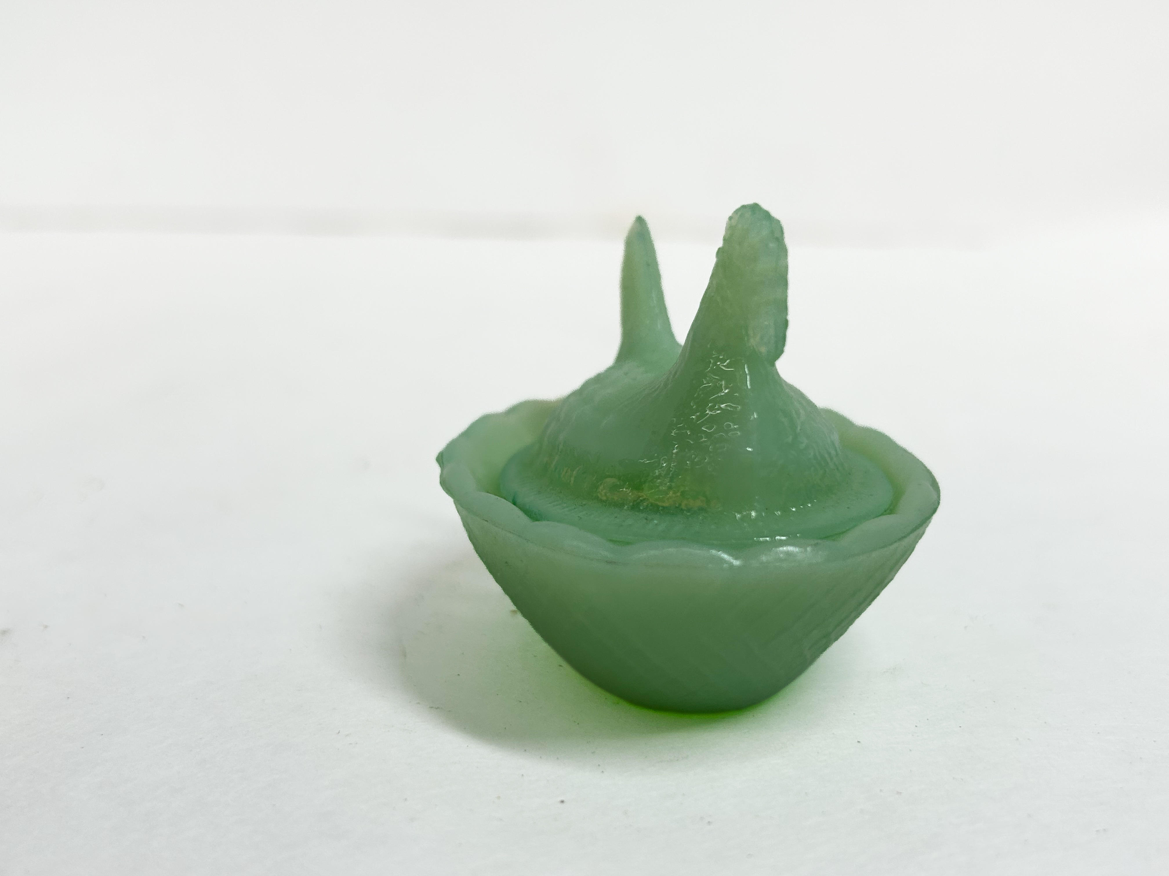 JADEITE MINIATURE HEN ON NEST