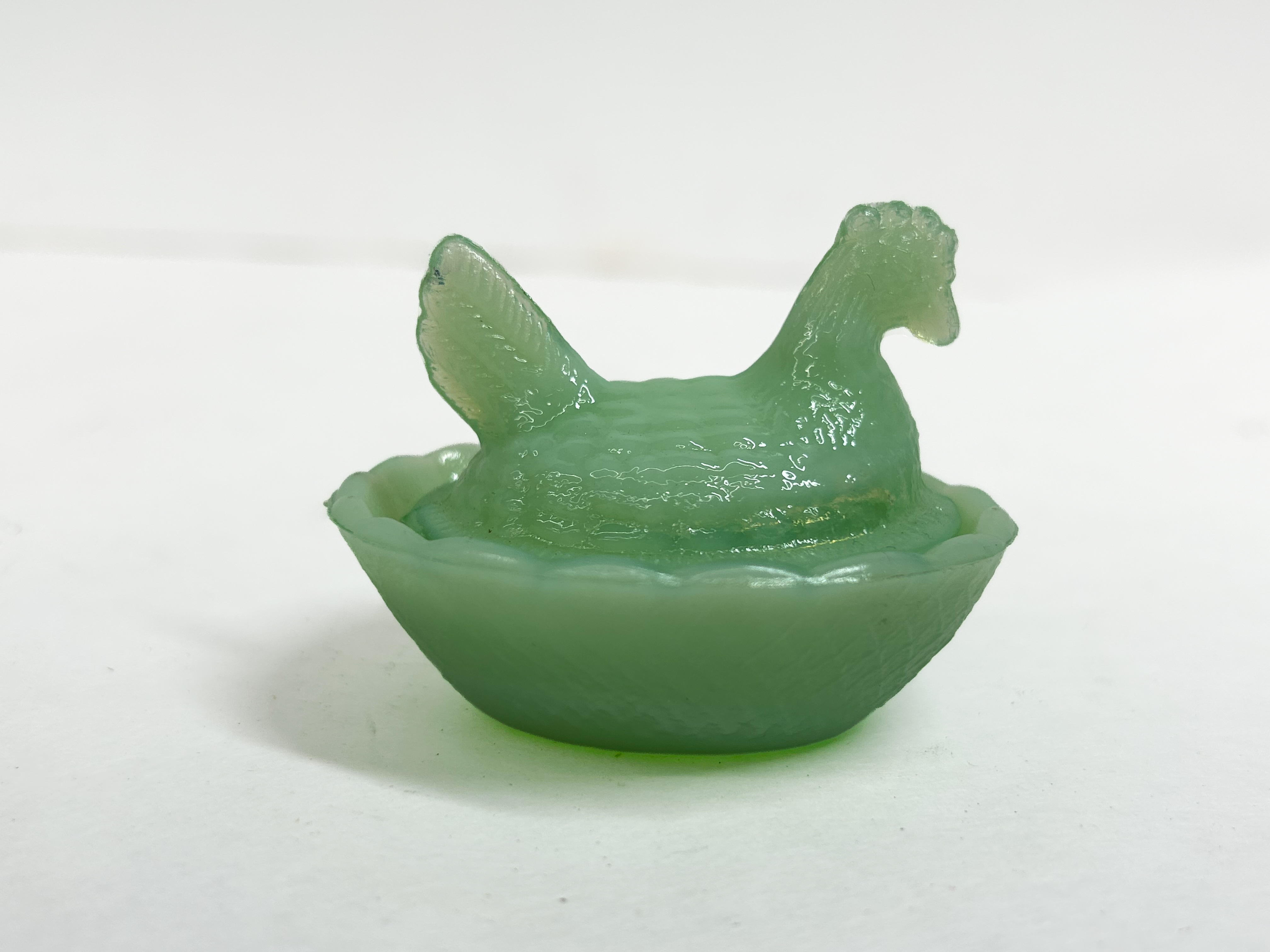 JADEITE MINIATURE HEN ON NEST