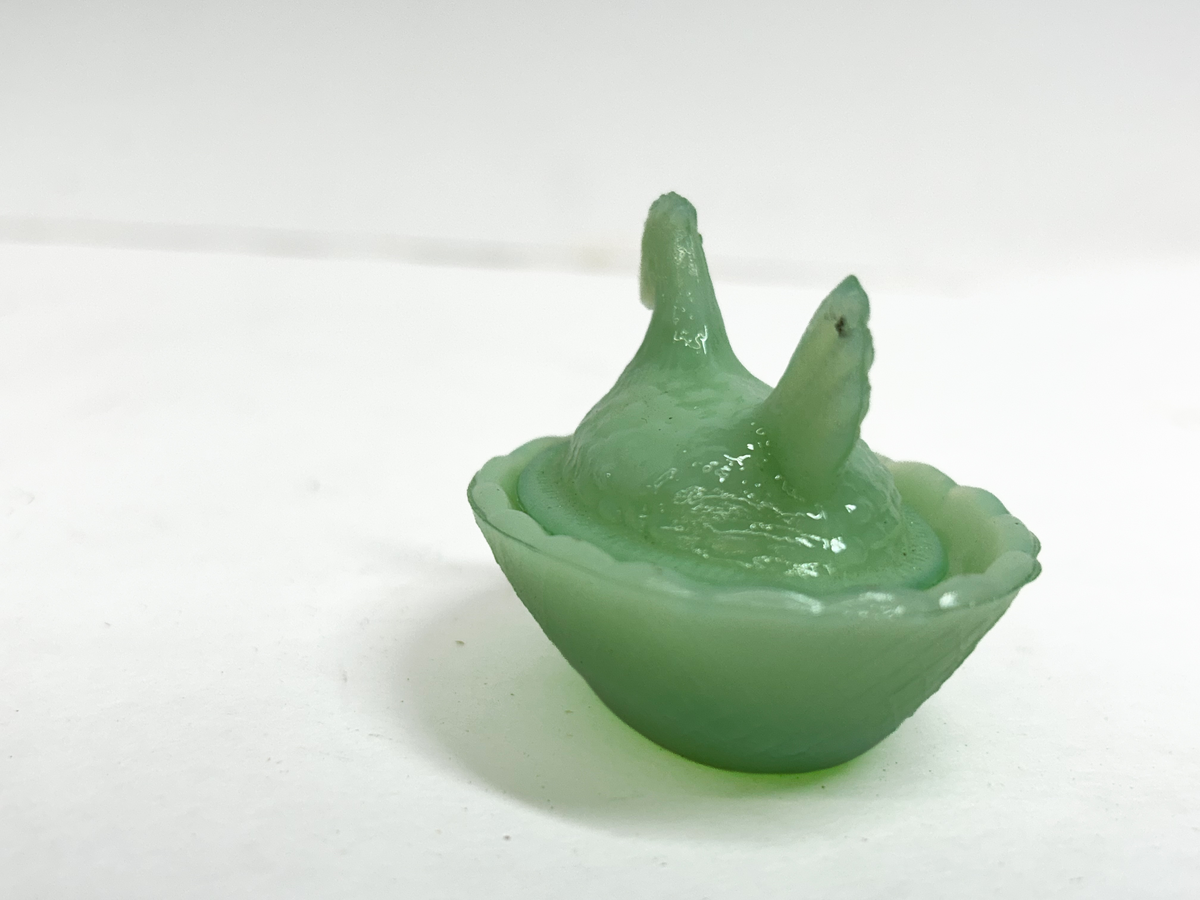 JADEITE MINIATURE HEN ON NEST