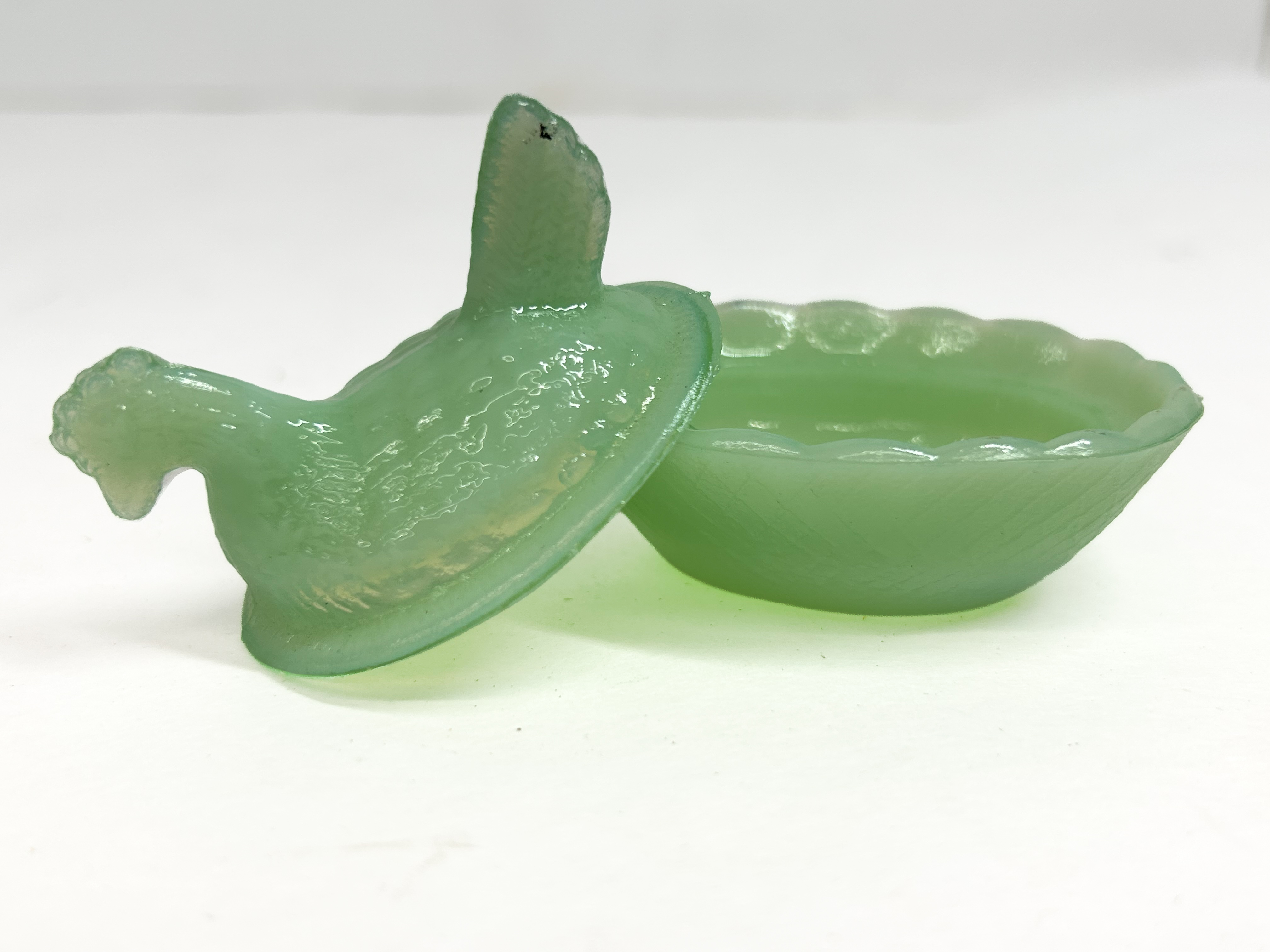 JADEITE MINIATURE HEN ON NEST